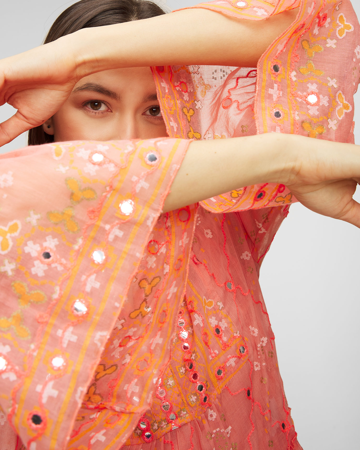 Robe Juliet Dunn Mosaic Flared Sleeve Dress