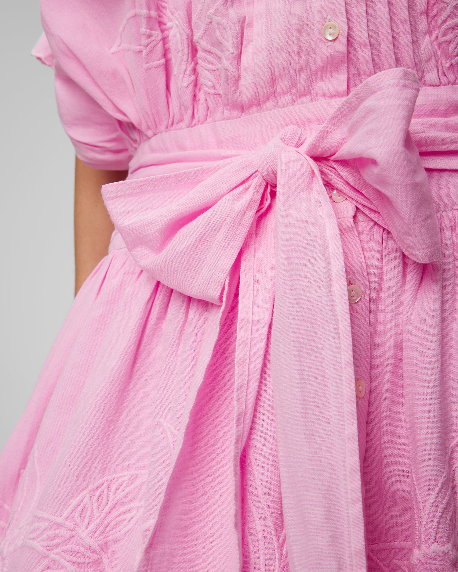 Robe brodée rose pour femmes Juliet Dunn