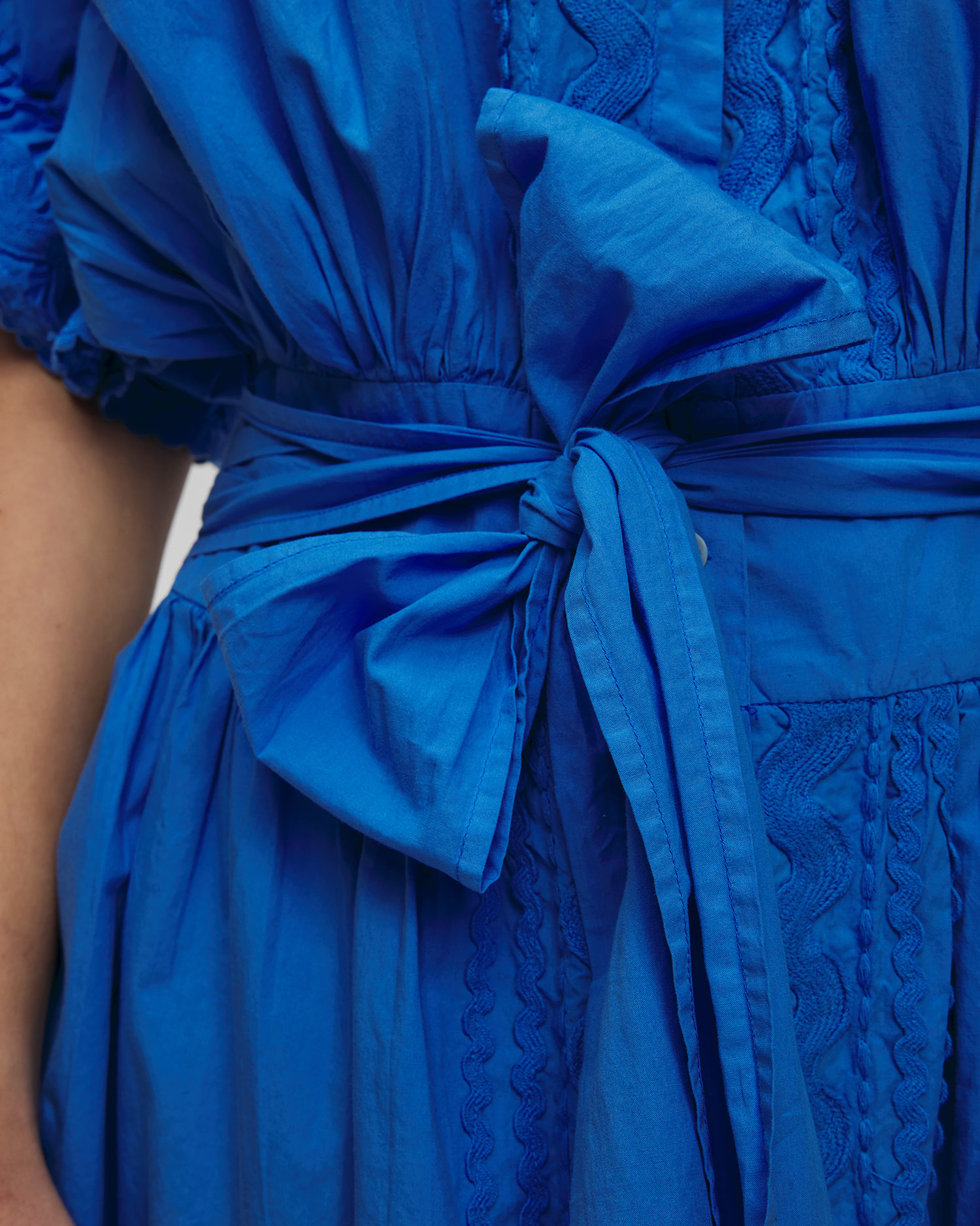 Robe d'été avec broderie pour femmes Juliet Dunn Poplin Blouson in Fuchsia with Ric Rac Embroidery