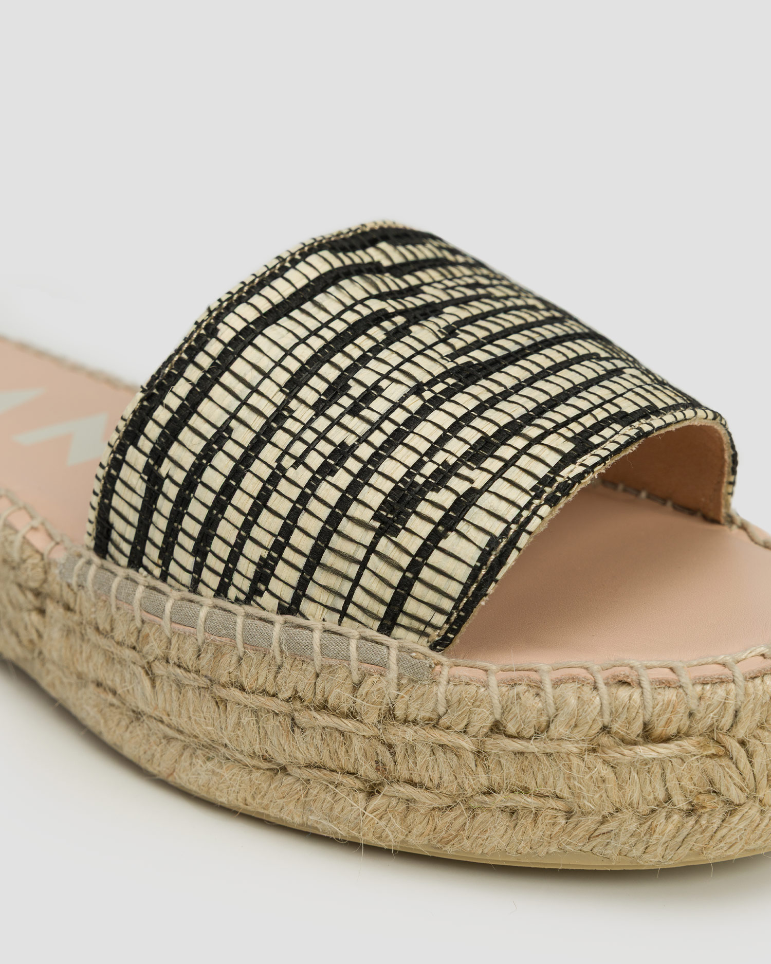 Dámske šľapky Manebi Raffia Zebra Double Sole Slides