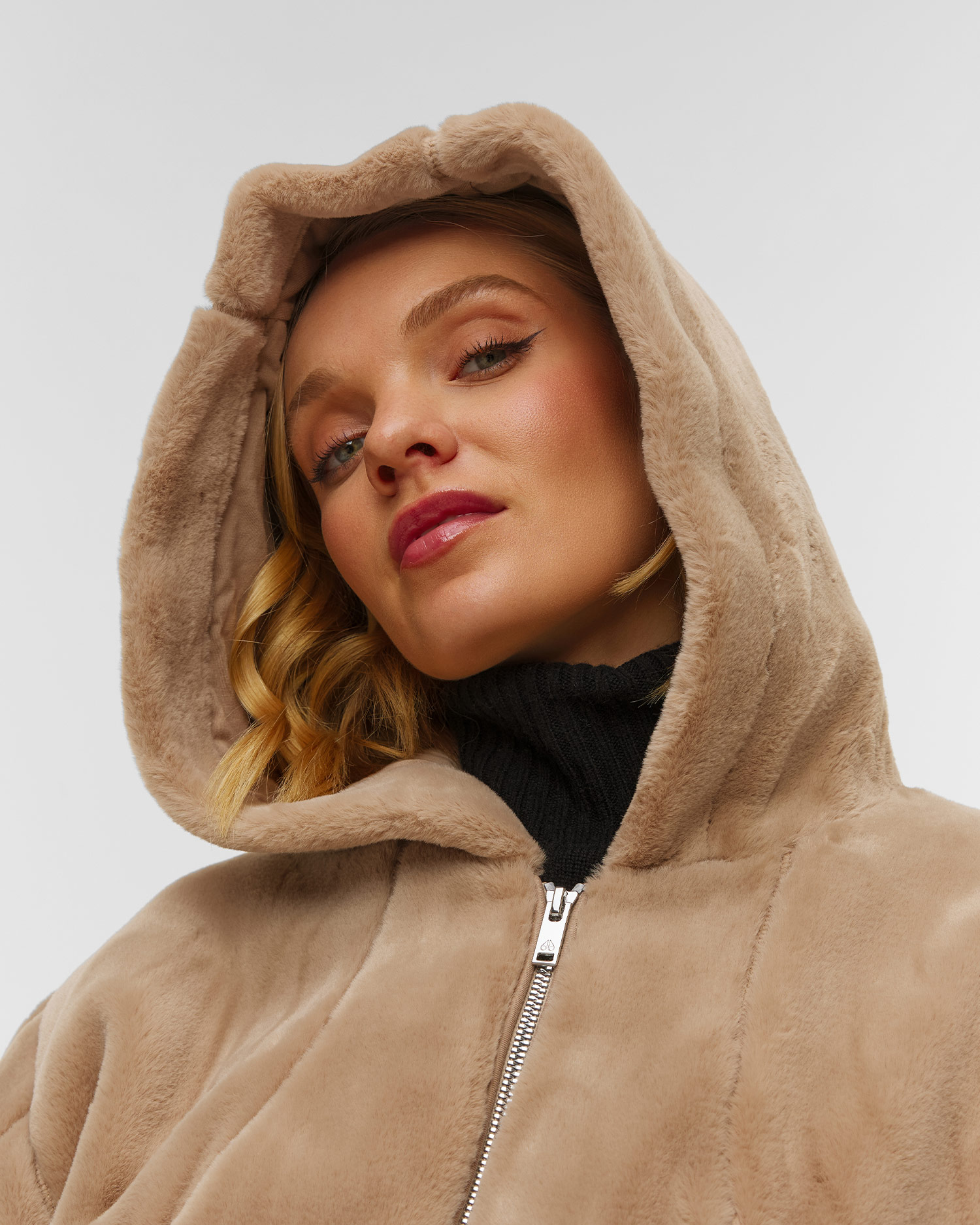 Veste en fourrure pour femmes Moose Knuckles Rose De Lima Bunny