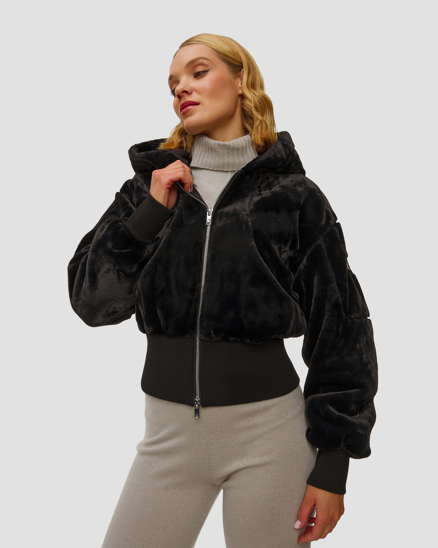 Veste en fourrure noire pour femmes Moose Knuckles Rose De Lima Bunny, Couleur: Czarny