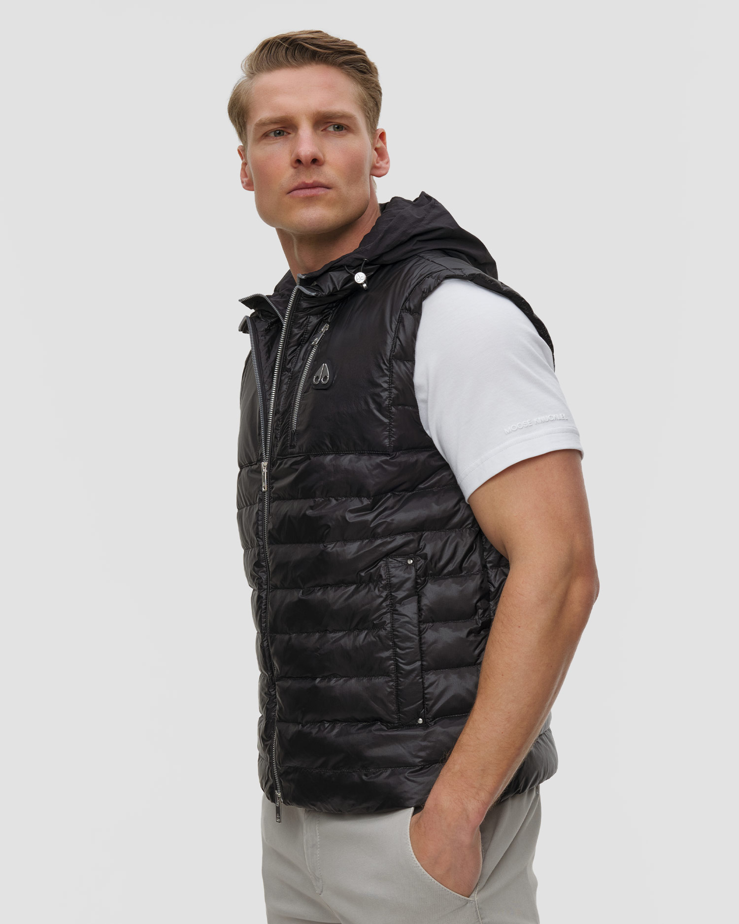 Černá pánská péřová vesta Moose Knuckles Cloud Walker Vest