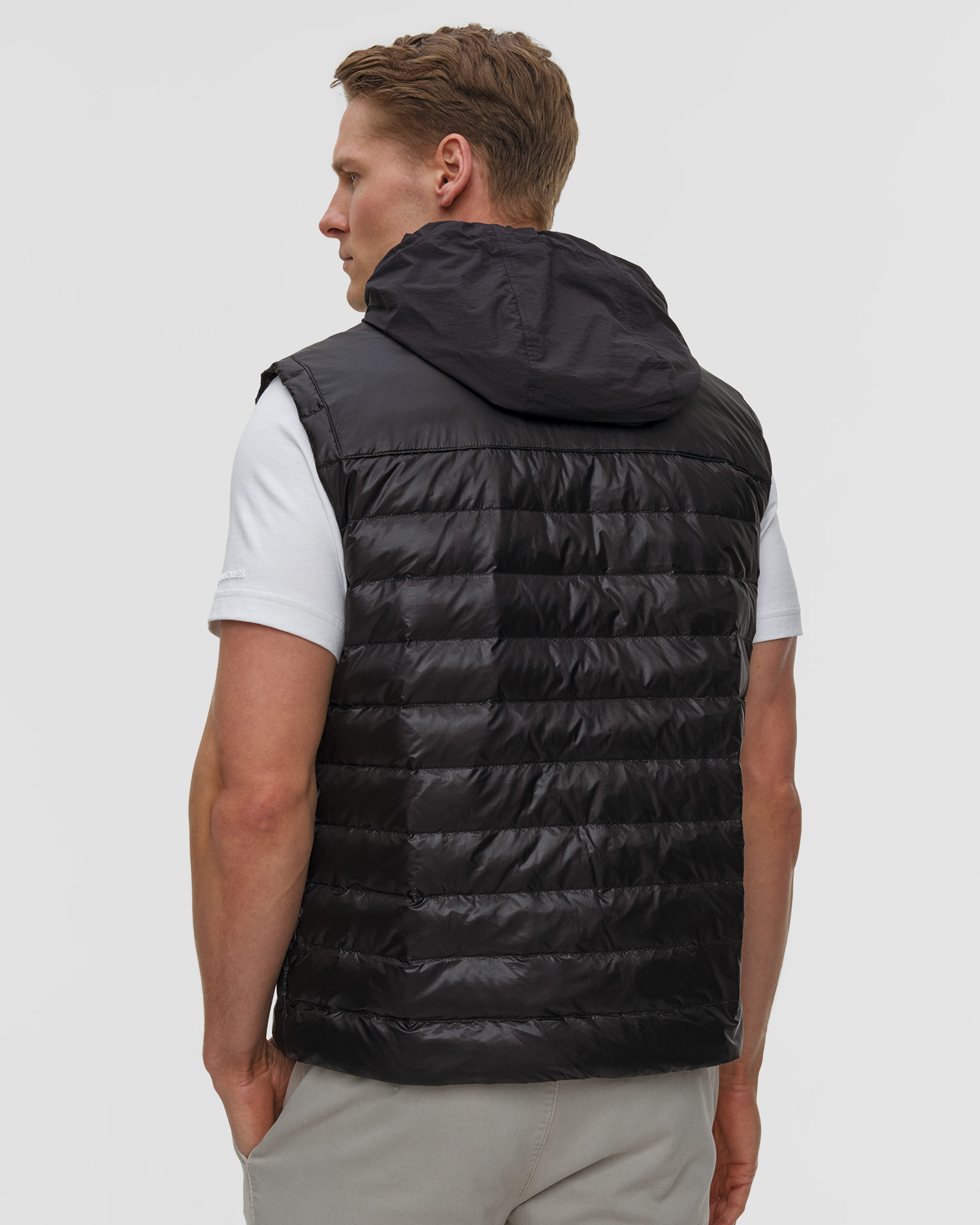 Černá pánská péřová vesta Moose Knuckles Cloud Walker Vest