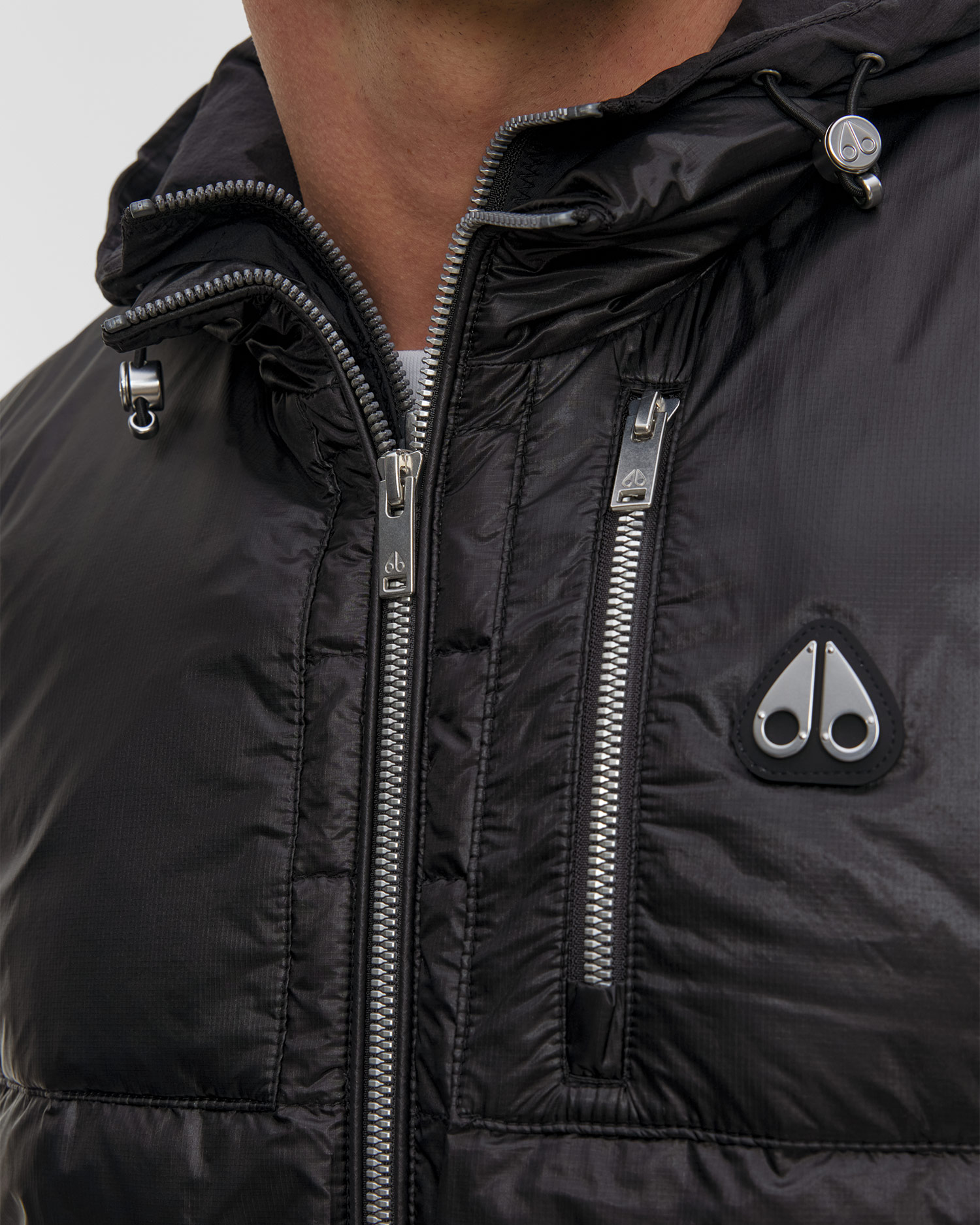 Černá pánská péřová vesta Moose Knuckles Cloud Walker Vest