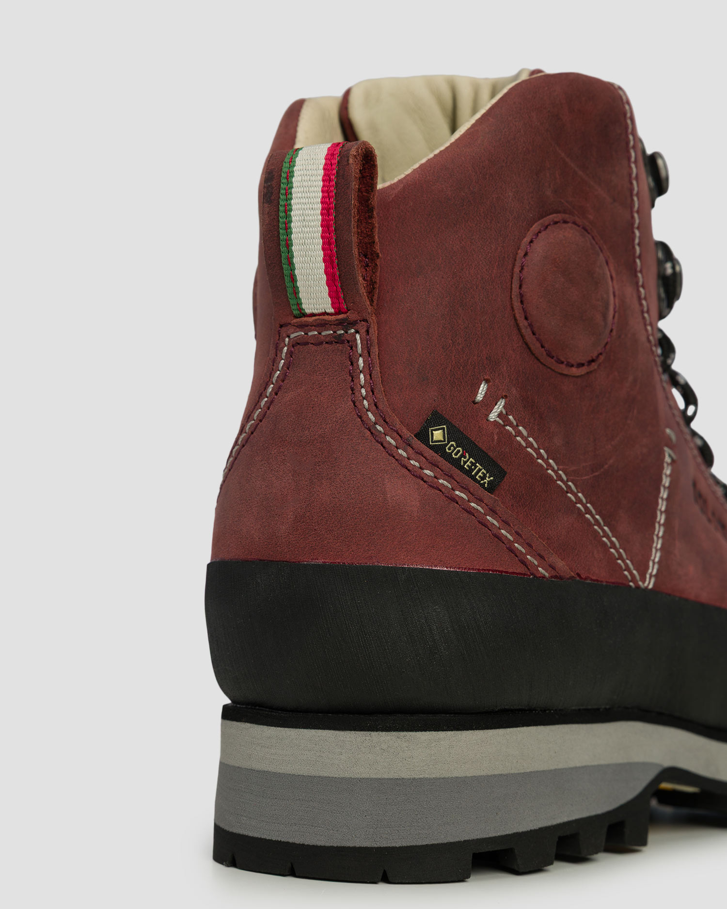 5.4 TREK GTX Woman trekking boots.