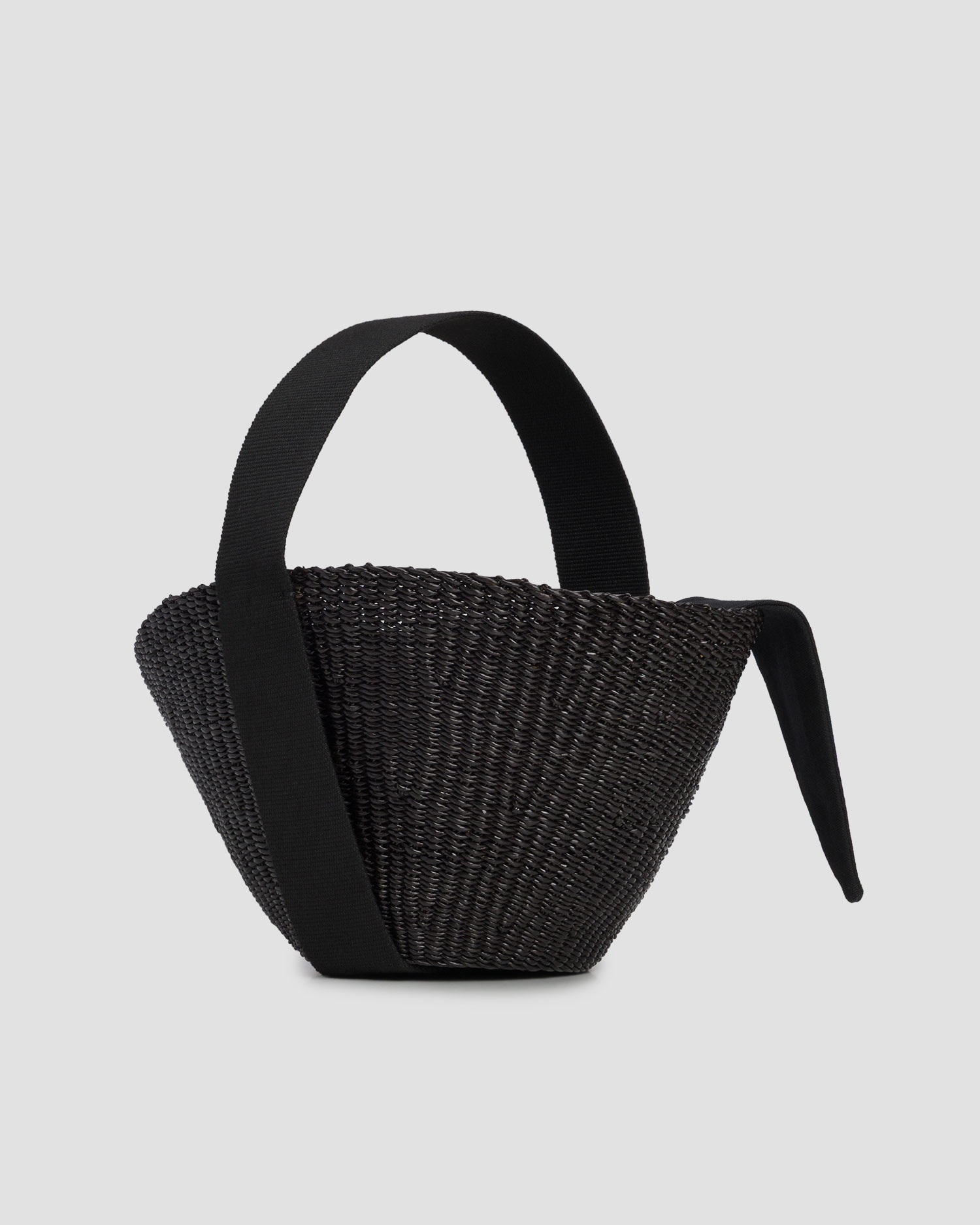 Panier tressé à la main noir Muun Nona