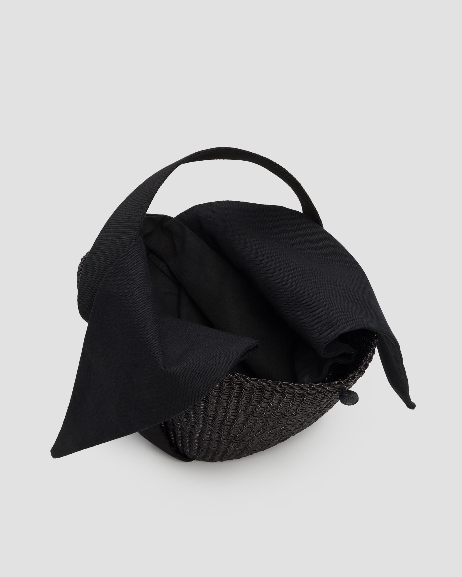 Panier tressé à la main noir Muun Nona