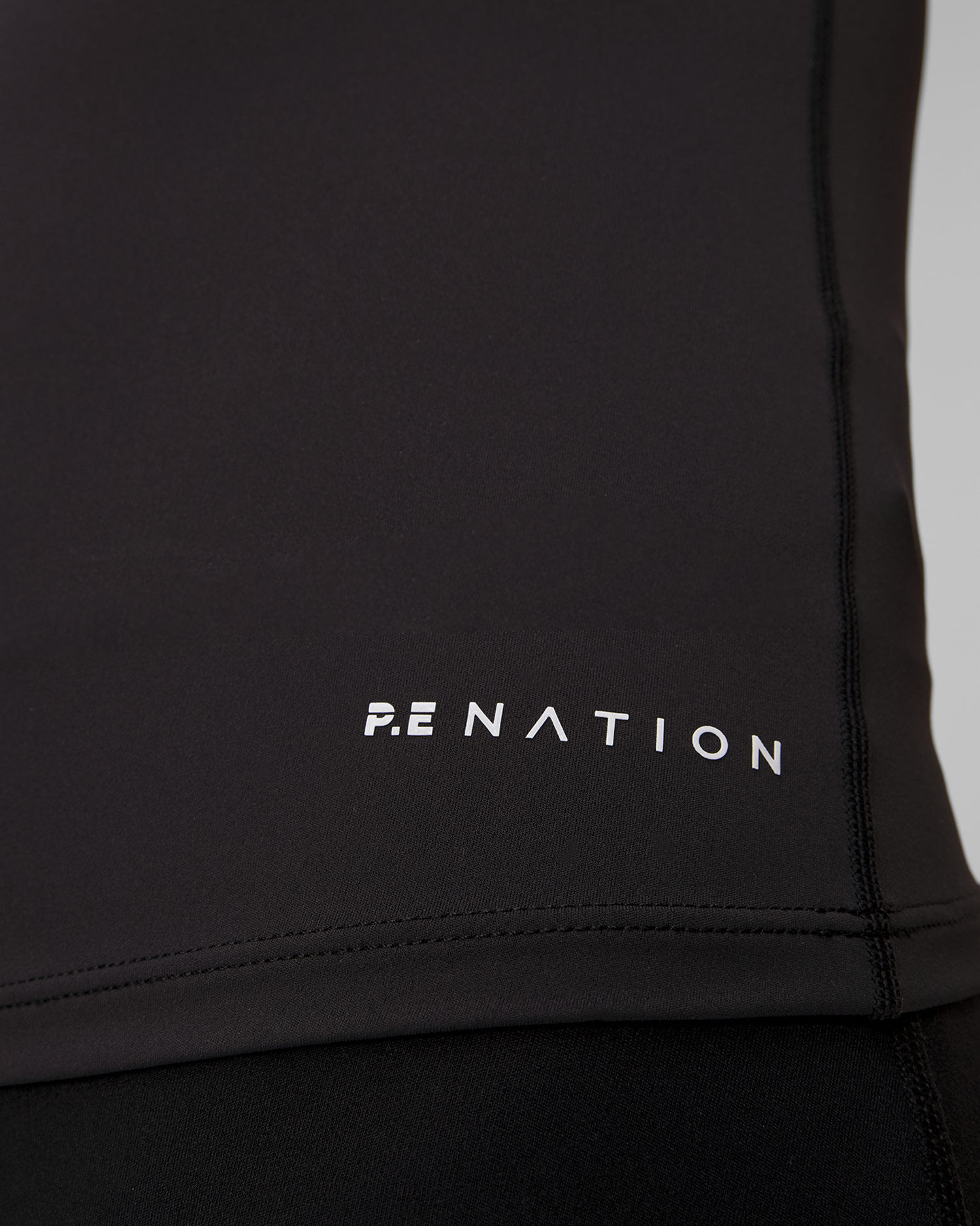 Pe Nation Foundation Ss Tee Damentop in Schwarz