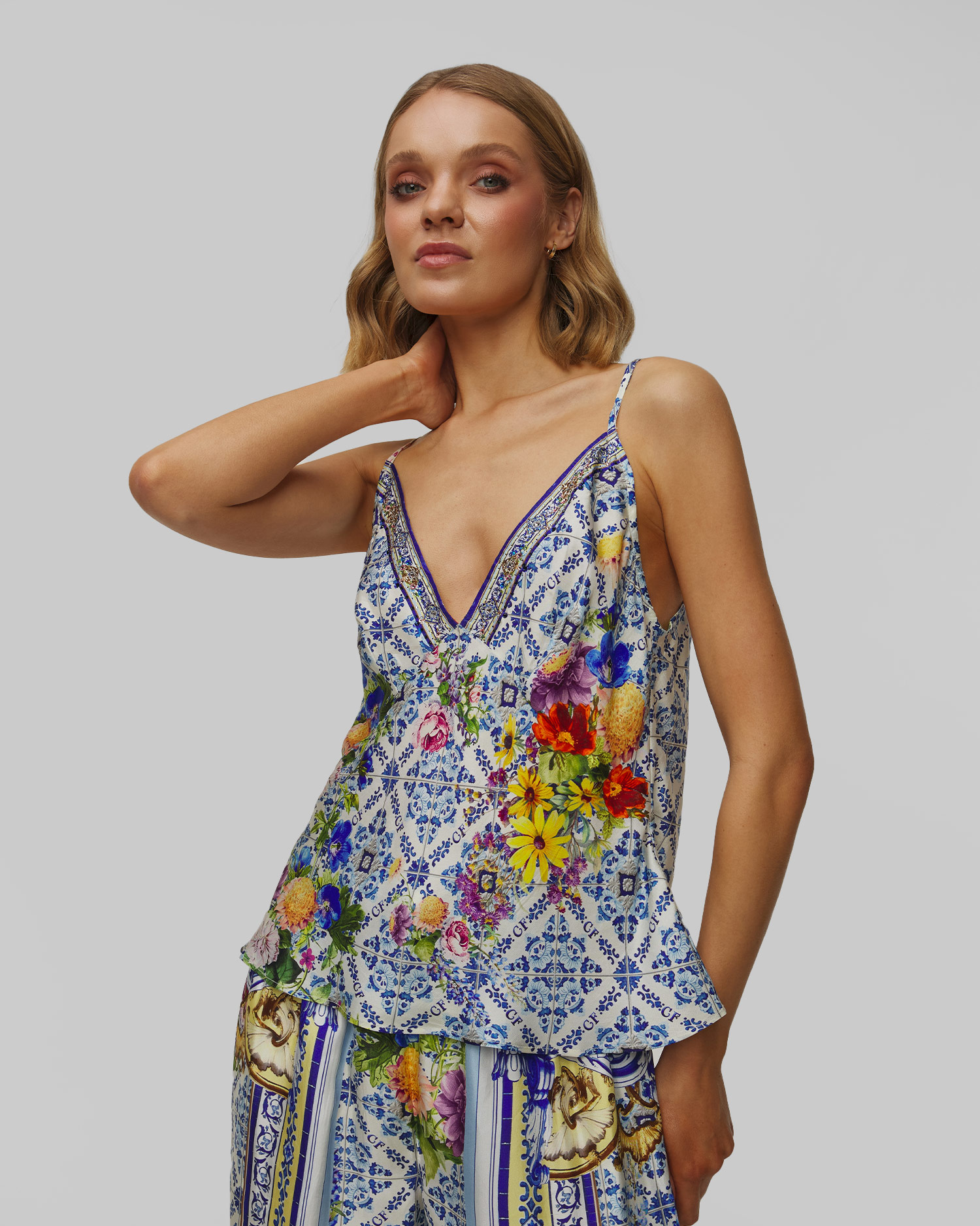 Top jedwabny damski Camilla V Neck Cami Wall to Wall Wonders
