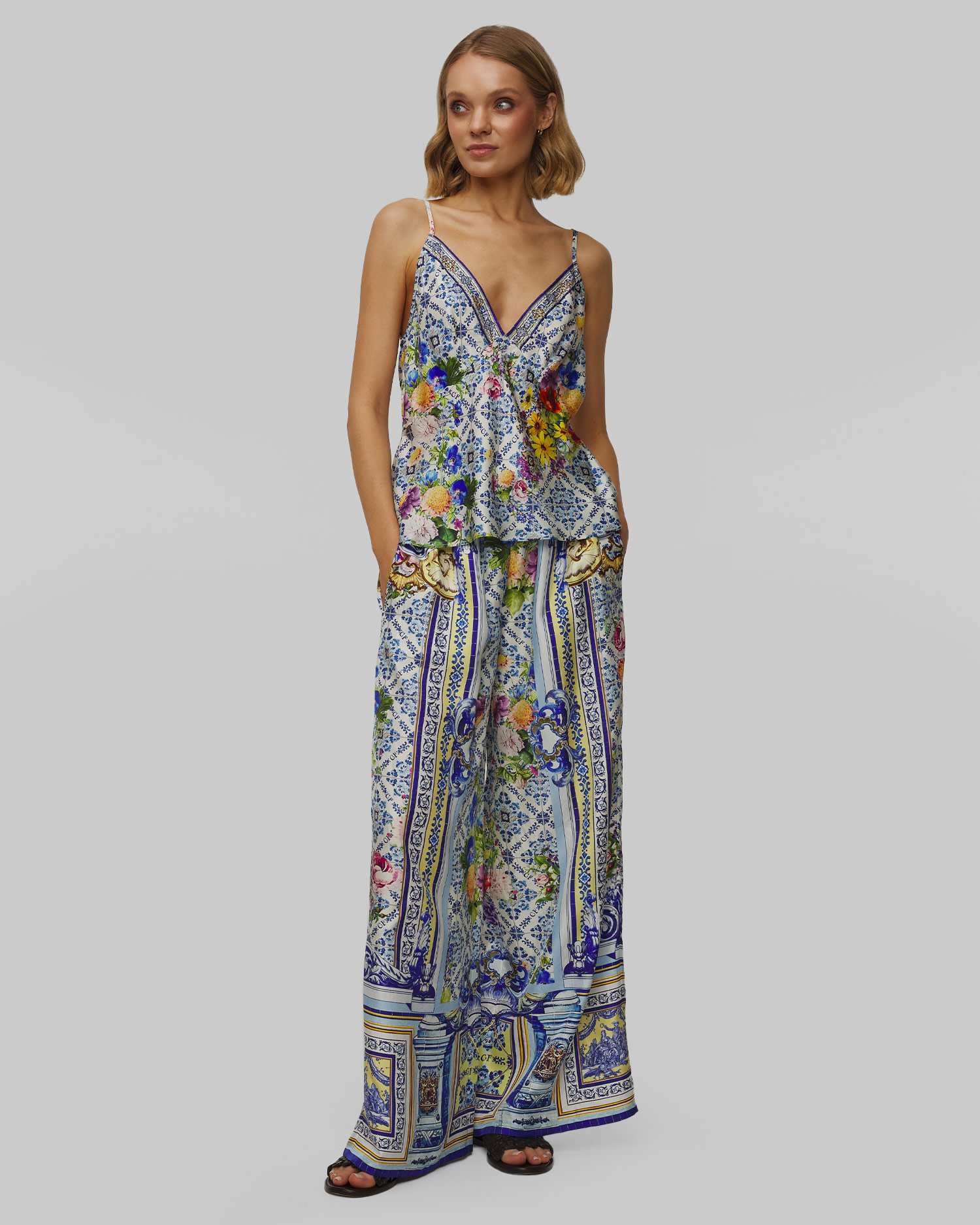 Top jedwabny damski Camilla V Neck Cami Wall to Wall Wonders