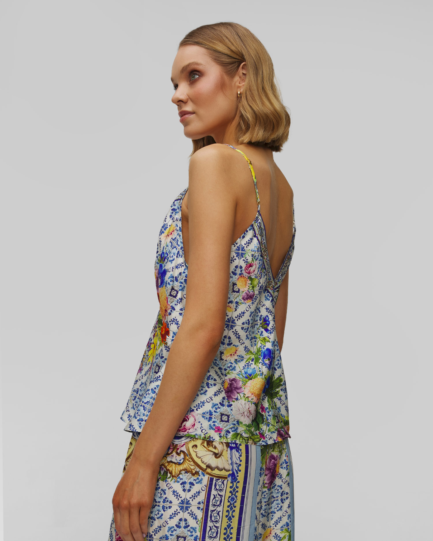 Top en soie pour femmes Camilla V Neck Cami Wall to Wall Wonders