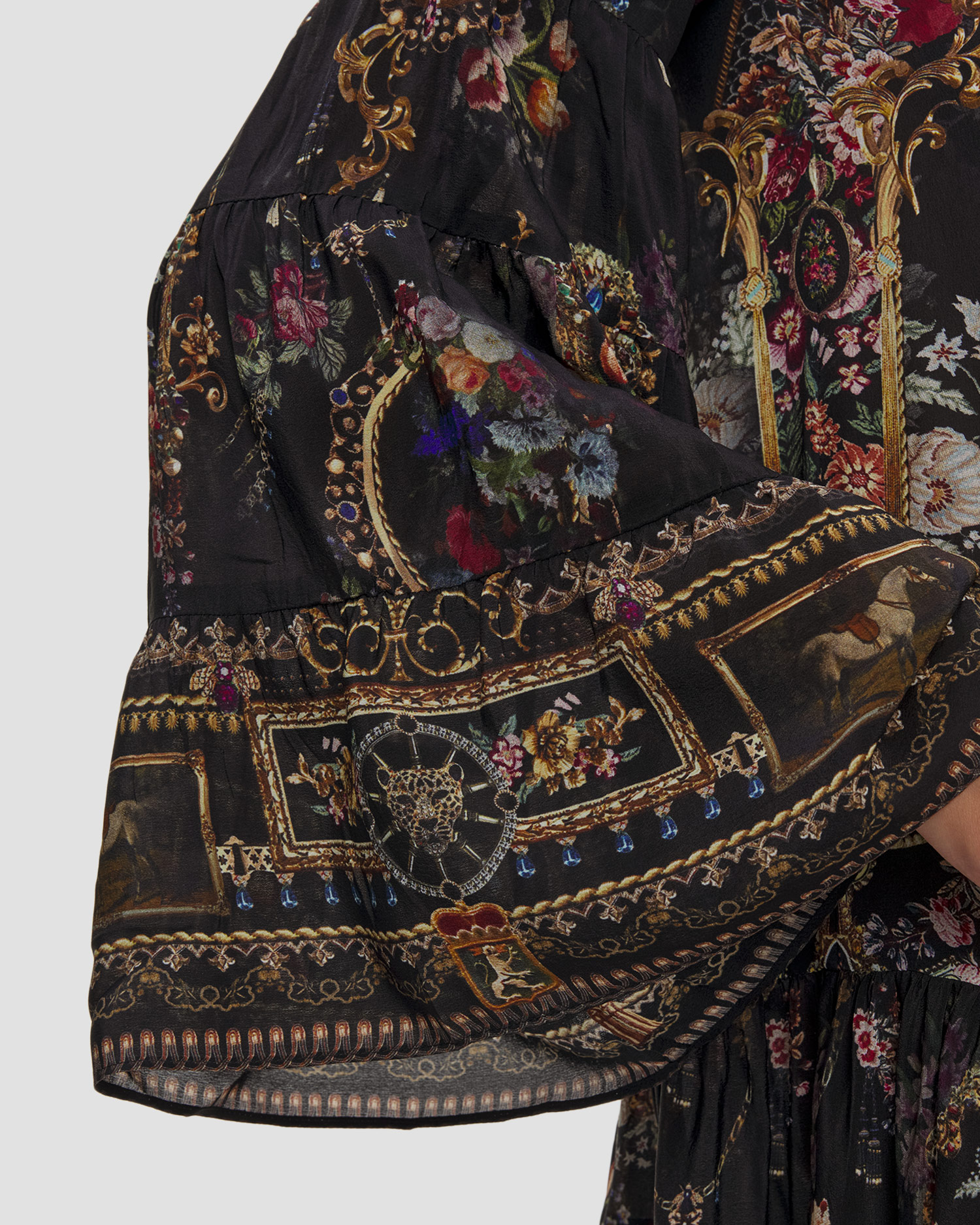 Abito in seta da donna Camilla