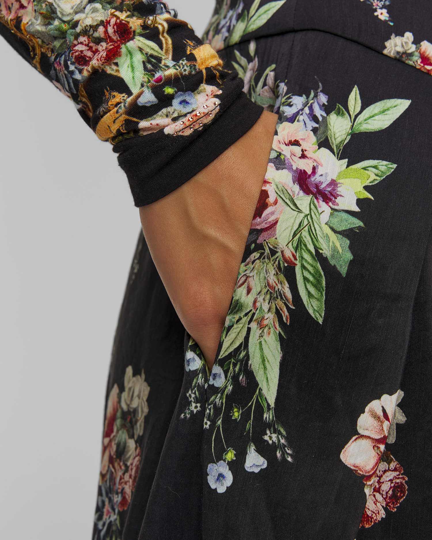 Pantaloni din in pentru femei Camilla Noble Endeavours