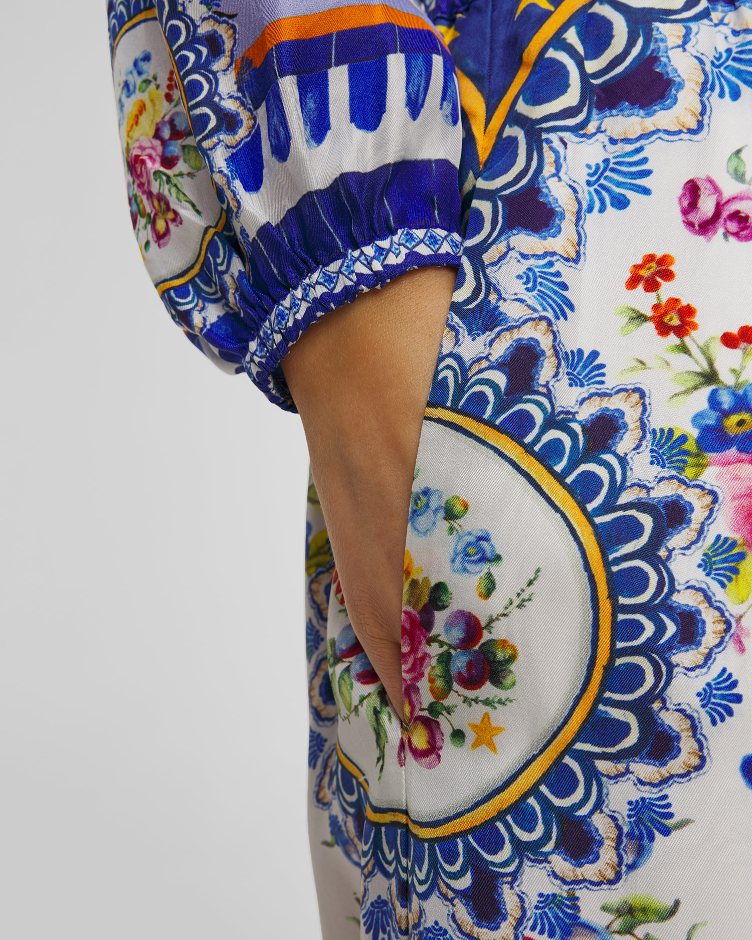 Pantaloni din mătase pentru femei Camilla Tiles Darls