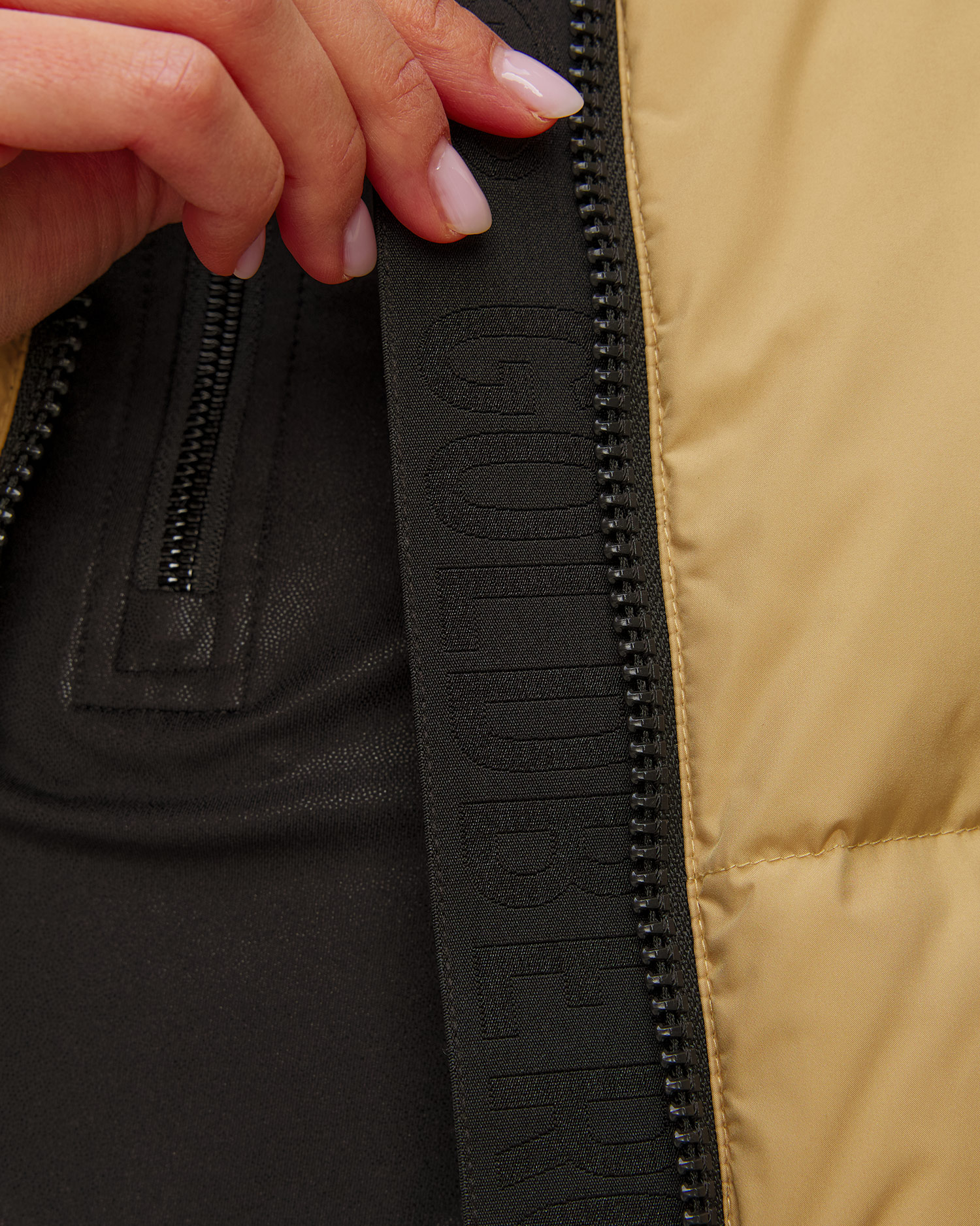 Women's beige ski jacket Beżowa Goldbergh Village