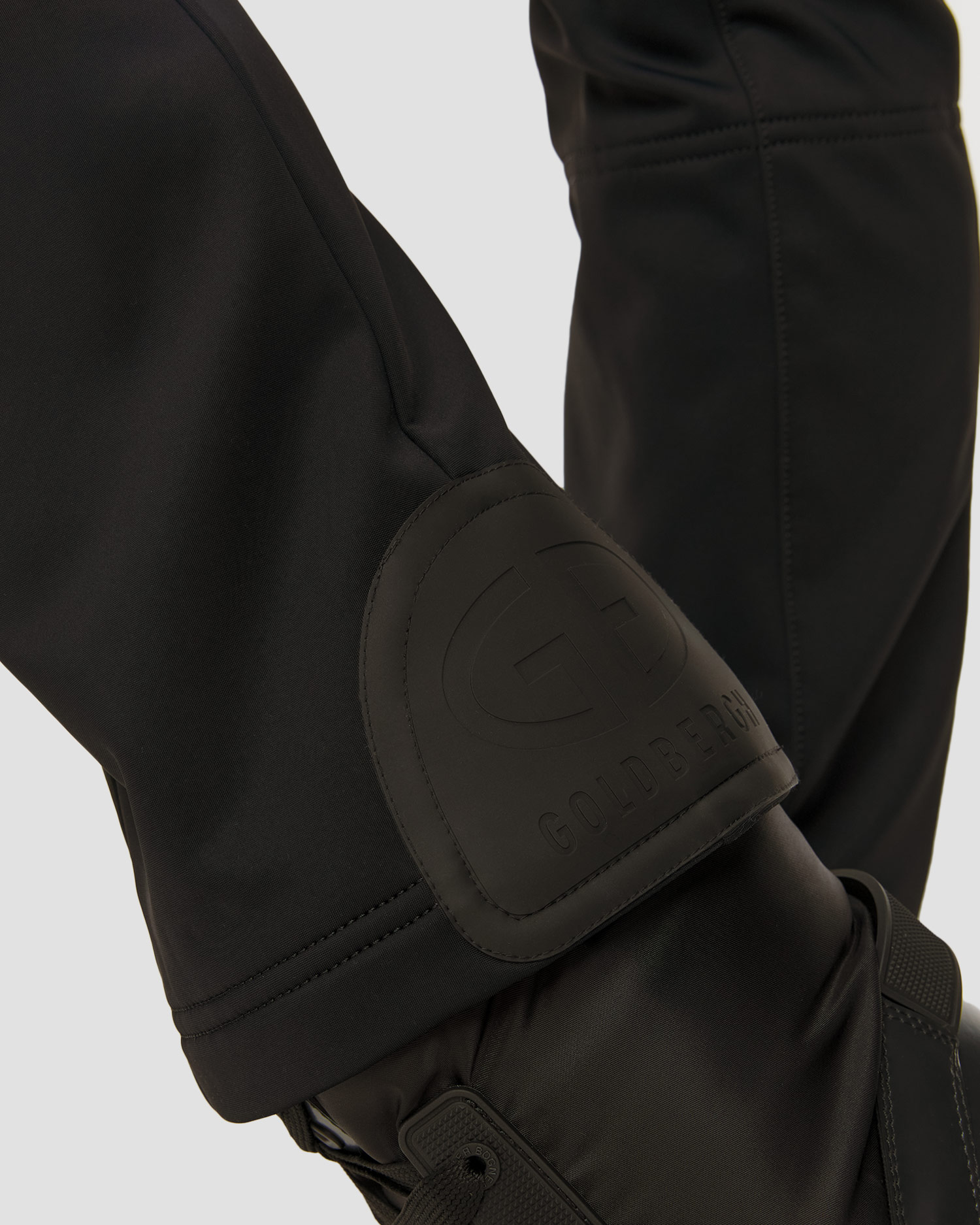 Salopetă neagră de schi pentru femei Goldbergh Parry