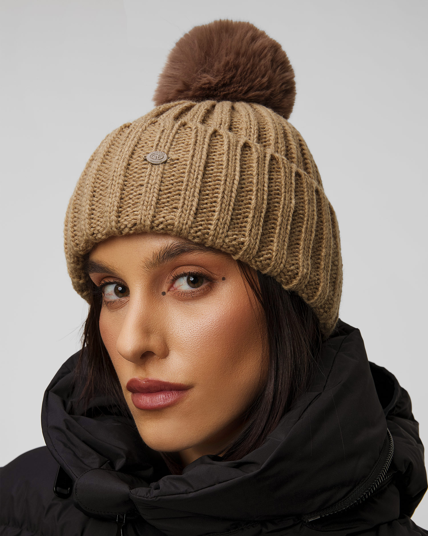Zimná čiapka s brmbolcom Goldbergh Una