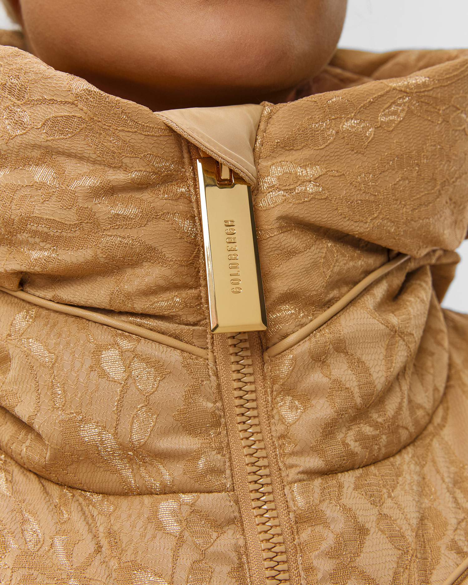 Dámska zlatá čipkovaná lyžiarska bunda Goldbergh GOLD Exclusive Fiora