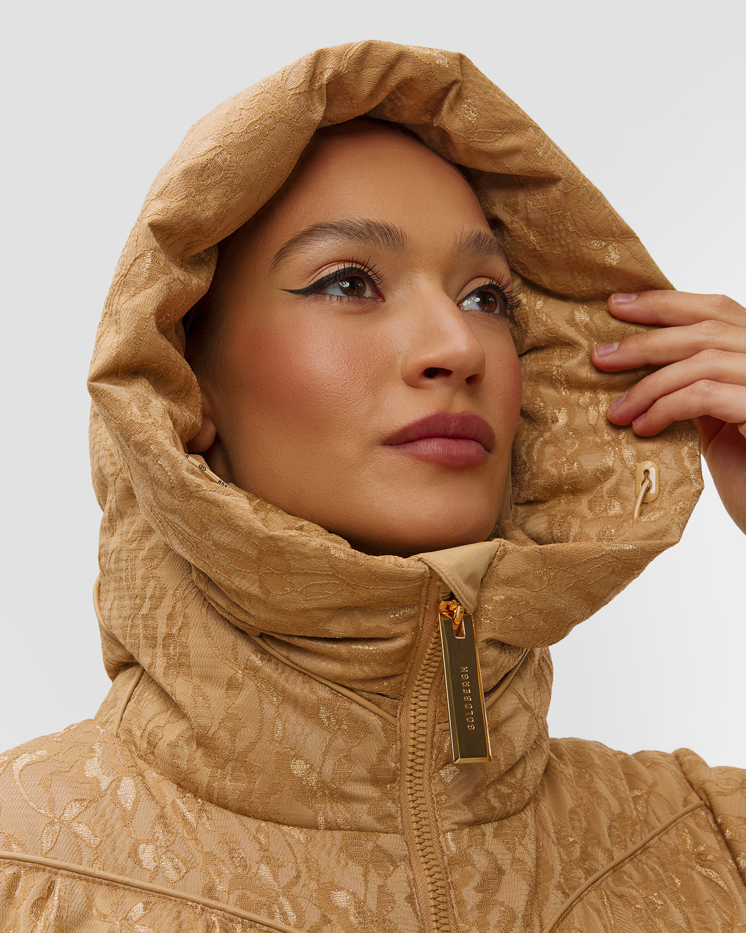 Dámska zlatá čipkovaná lyžiarska bunda Goldbergh GOLD Exclusive Fiora