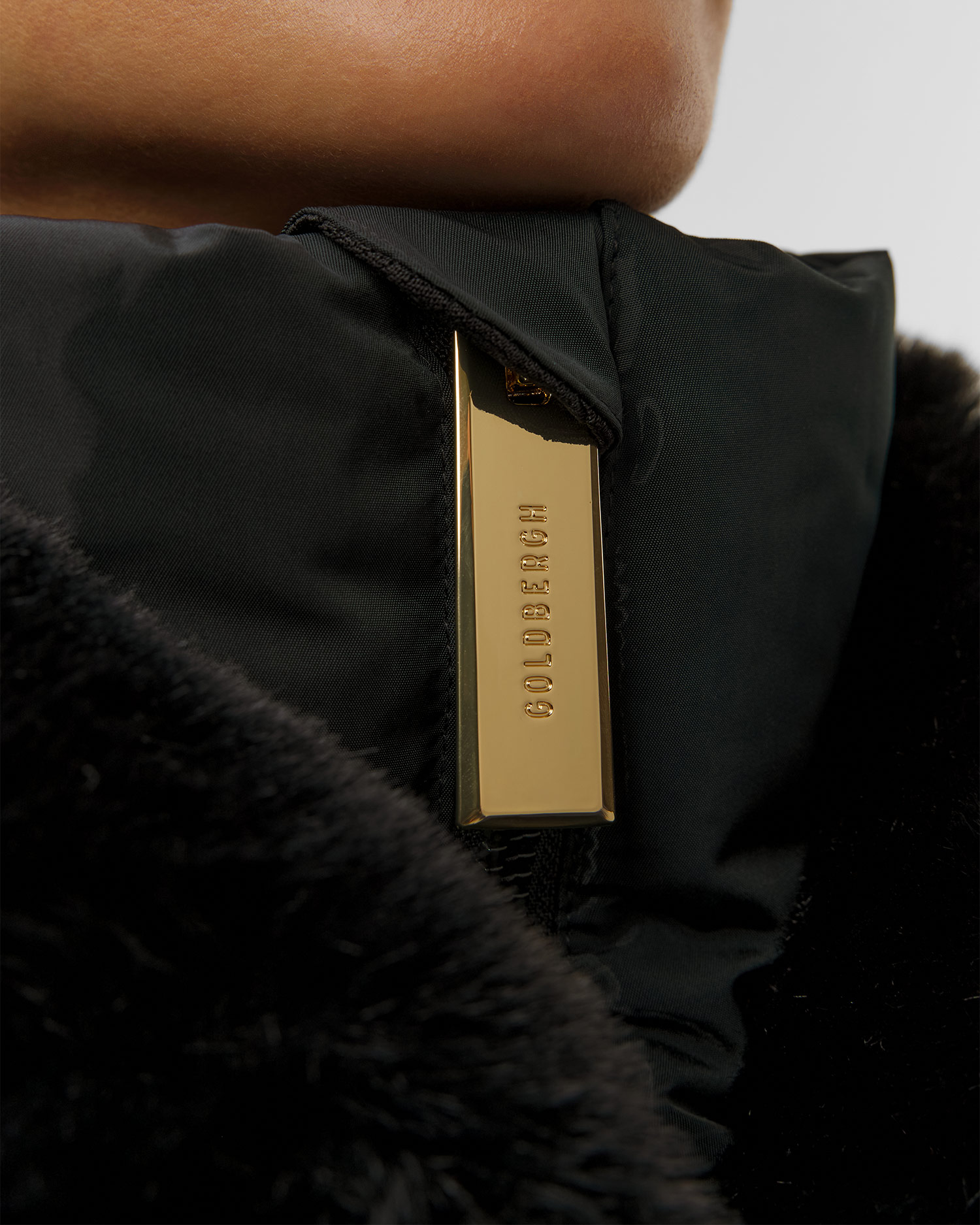 Čierna bunda s kožušinou Goldbergh GOLD Exclusive Amore