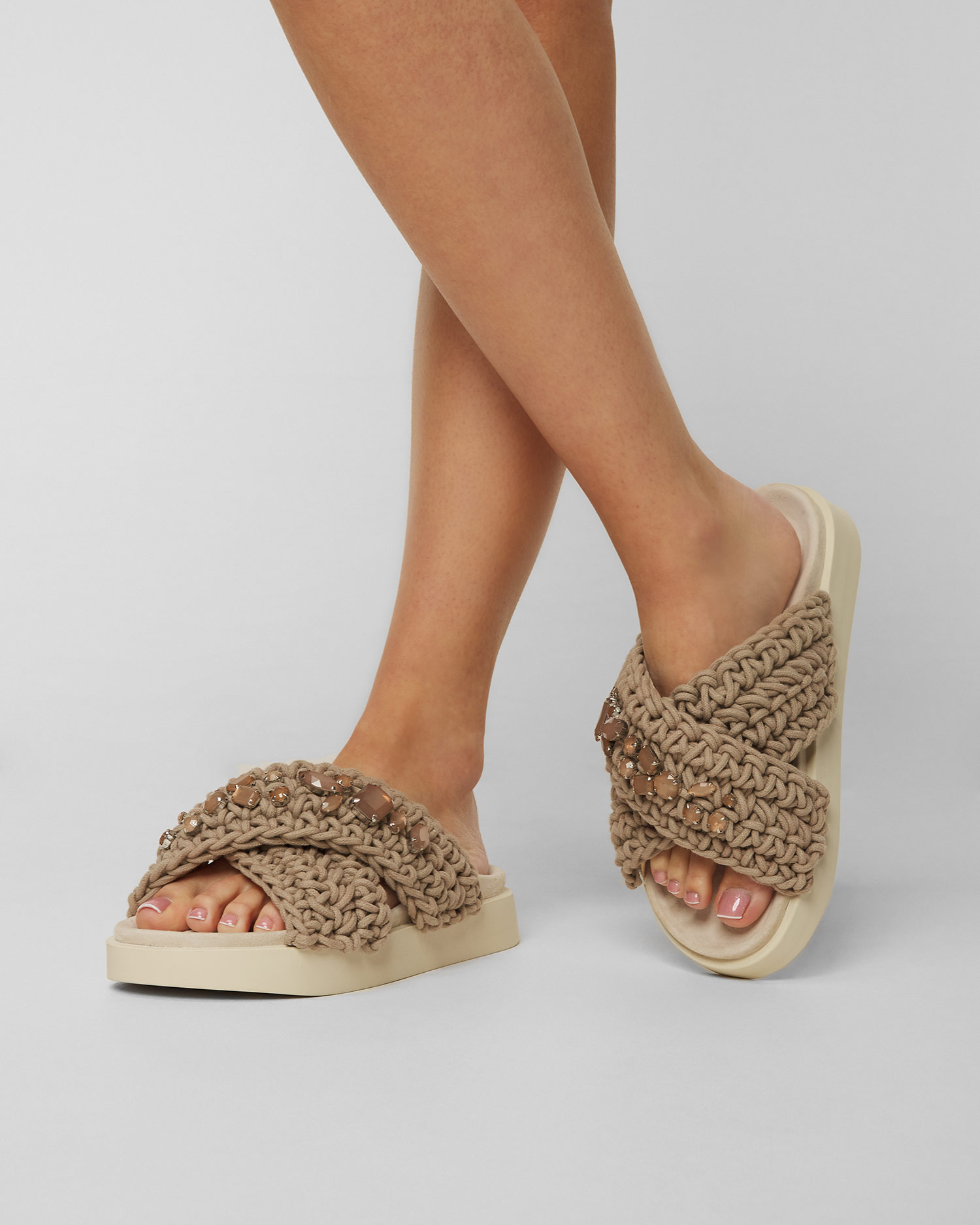 Sliders Inuikii Woven Stones
