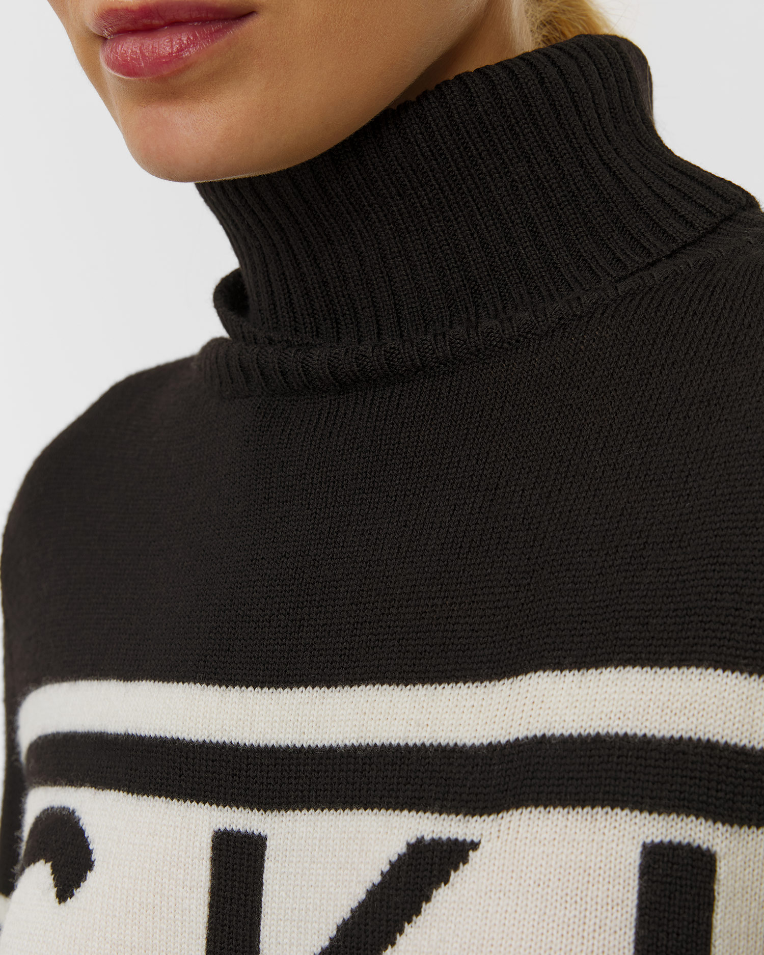 Perfect Moment Schild Damenpullover aus Wolle in Schwarz