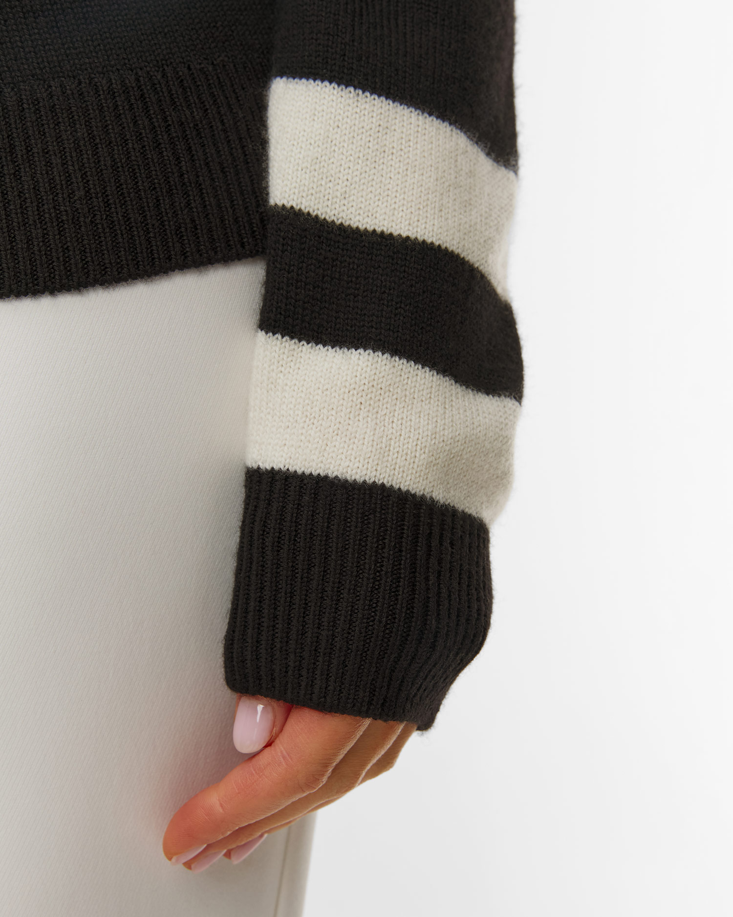 Perfect Moment Schild Damenpullover aus Wolle in Schwarz