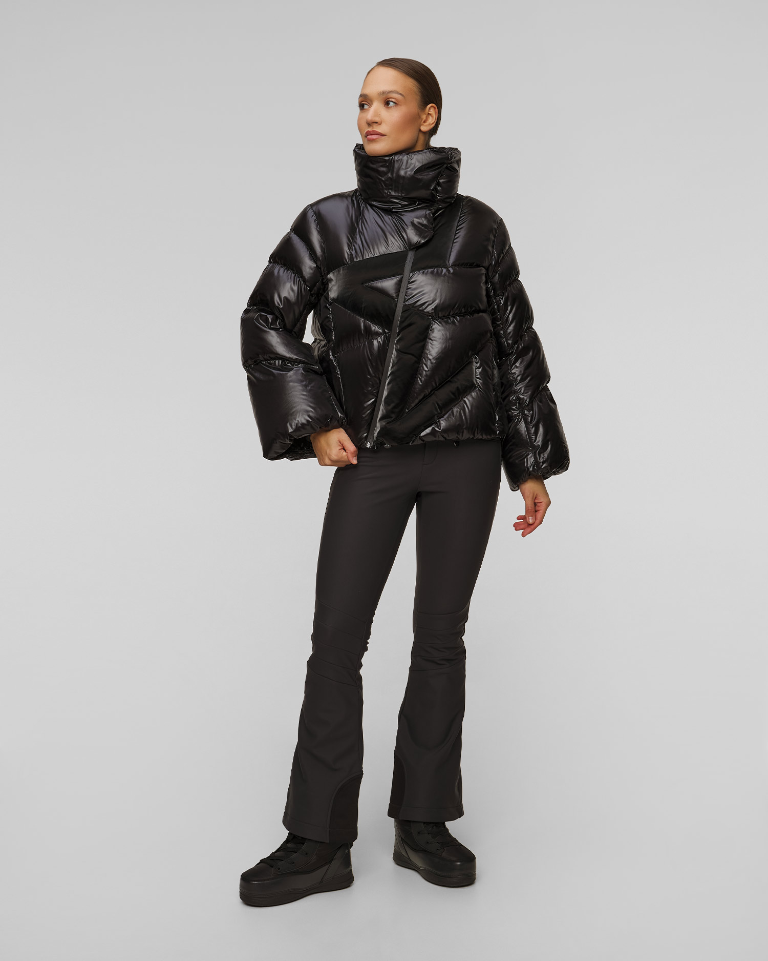 Dámska čierna lyžiarska bunda Perfect Moment Ariel Ski Bomber