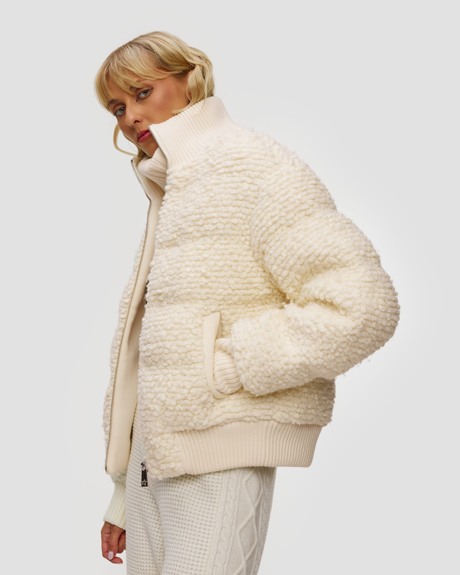 Geacă din lână și puf pentru femei Perfect Moment Apres Padded Bomber