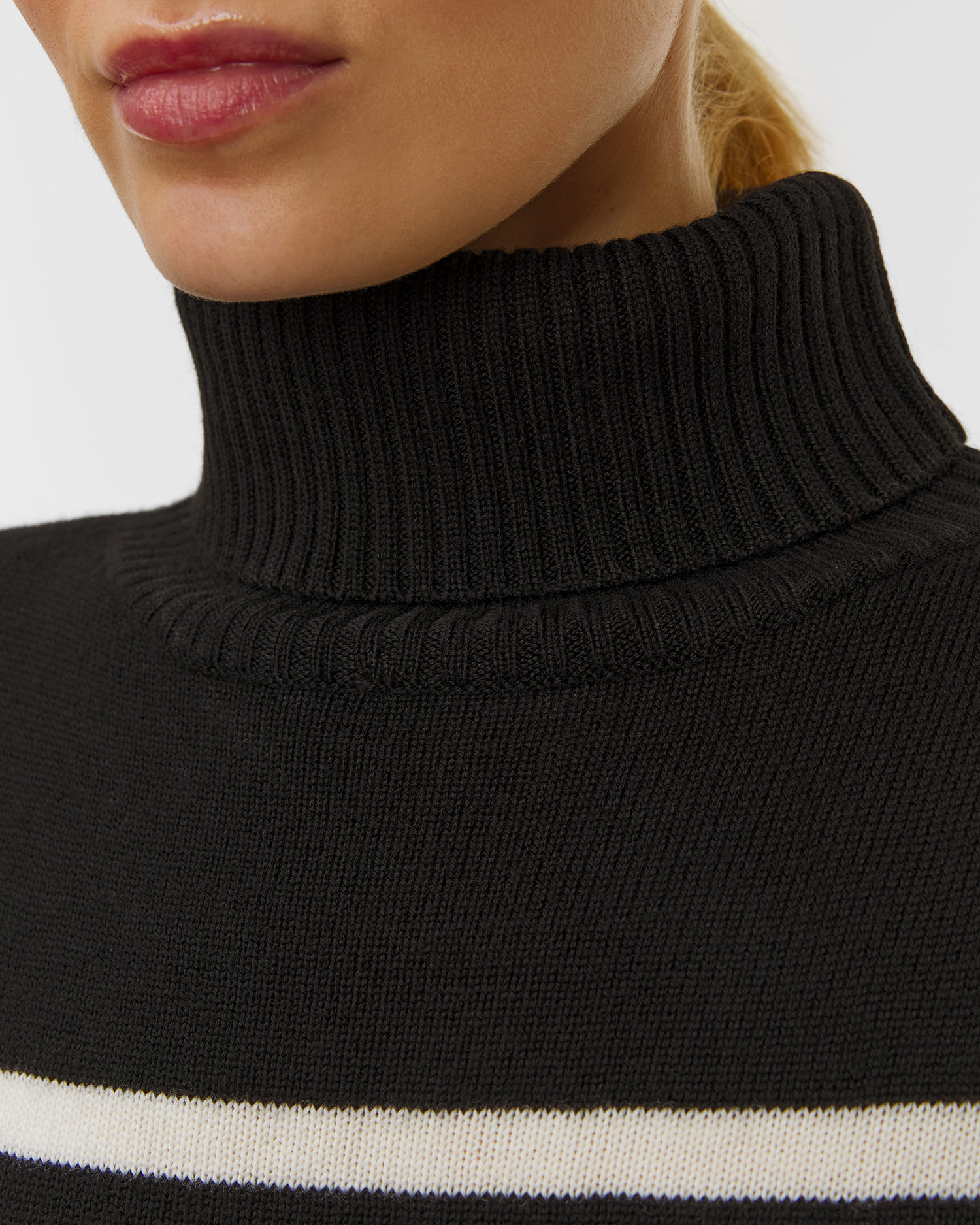 Dámsky sveter Perfect Moment Schild Cortina