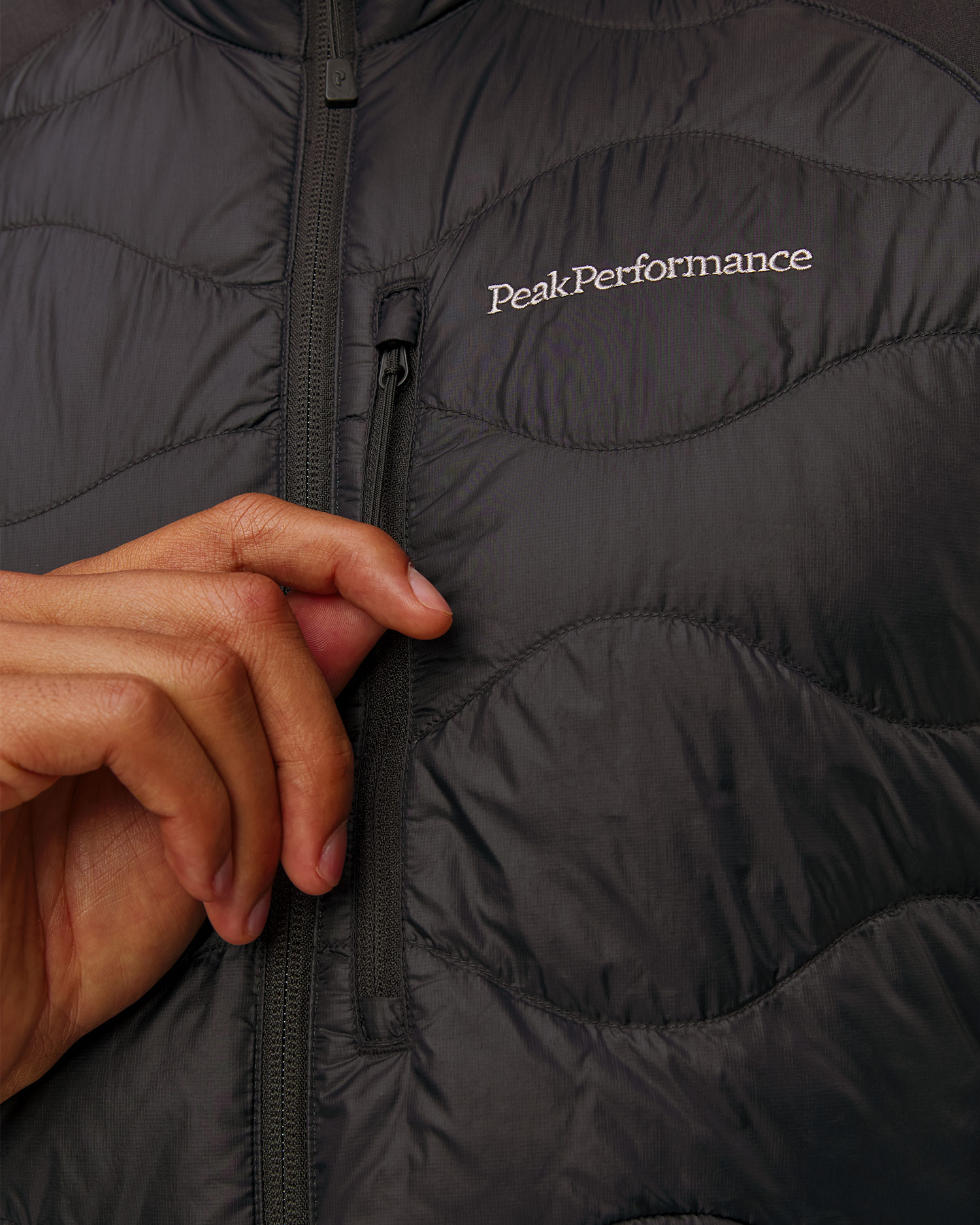 Pánska hybridná bunda Peak Performance Helium Down Hybrid