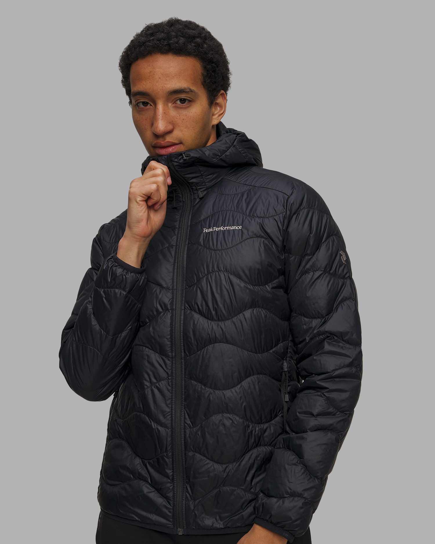 Černá pánská prošívaná bunda Peak Performance Helium Down Hood Jacket