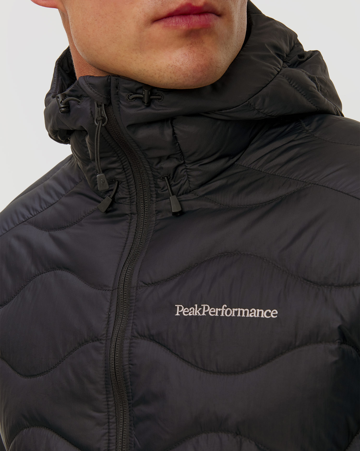 Pánska páperová bunda s kapucňou Peak Performance Helium Down Hood Jacket