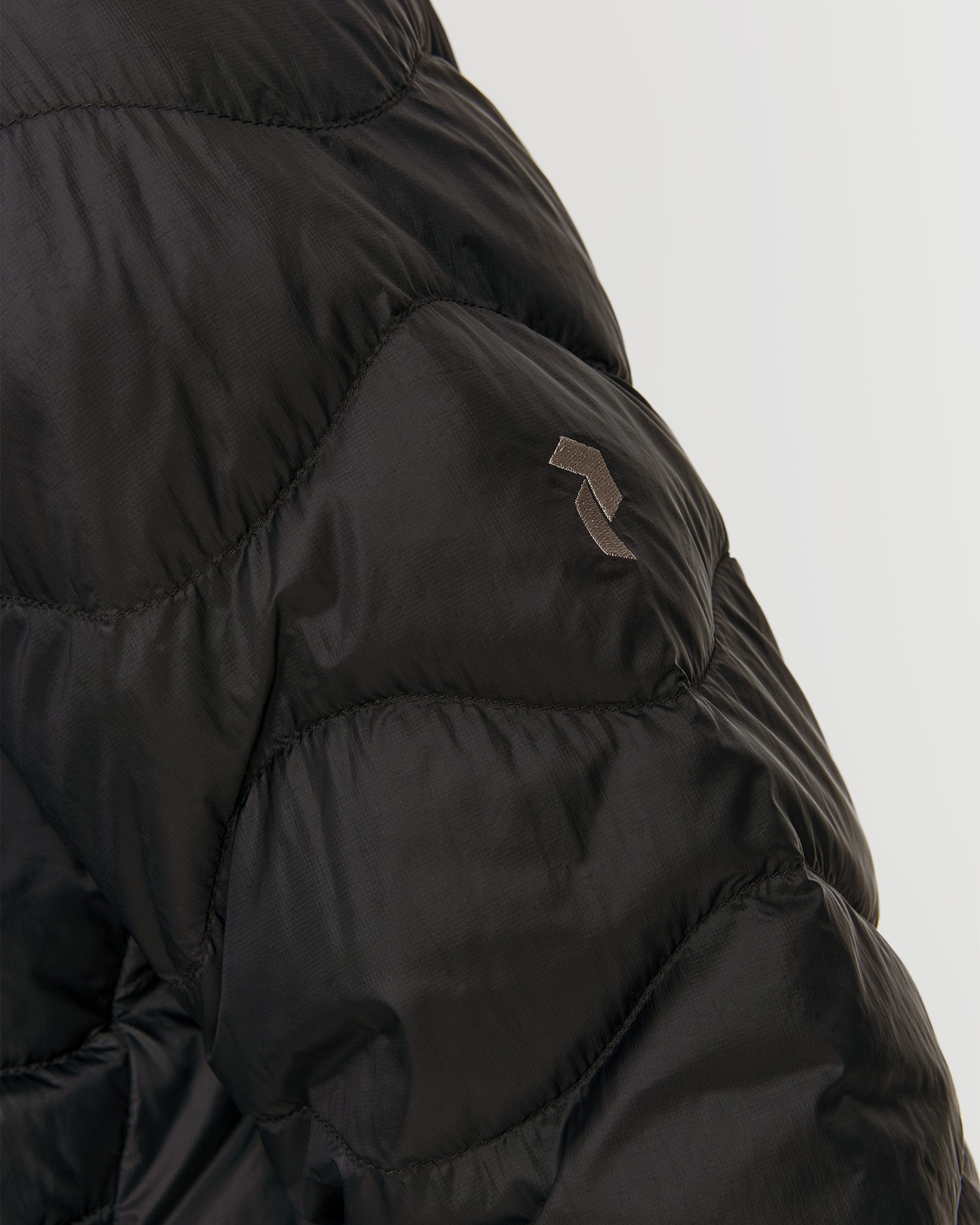 Pánska páperová bunda s kapucňou Peak Performance Helium Down Hood Jacket