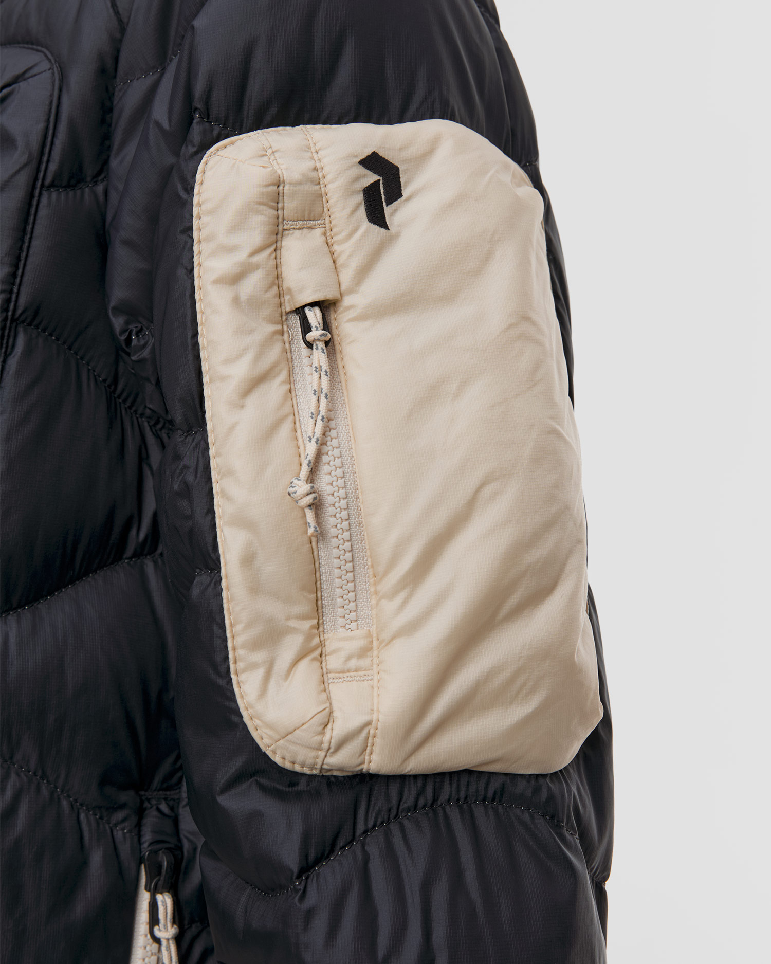 Women's down jacket Peak Performance W Helium Utility Down Hood black