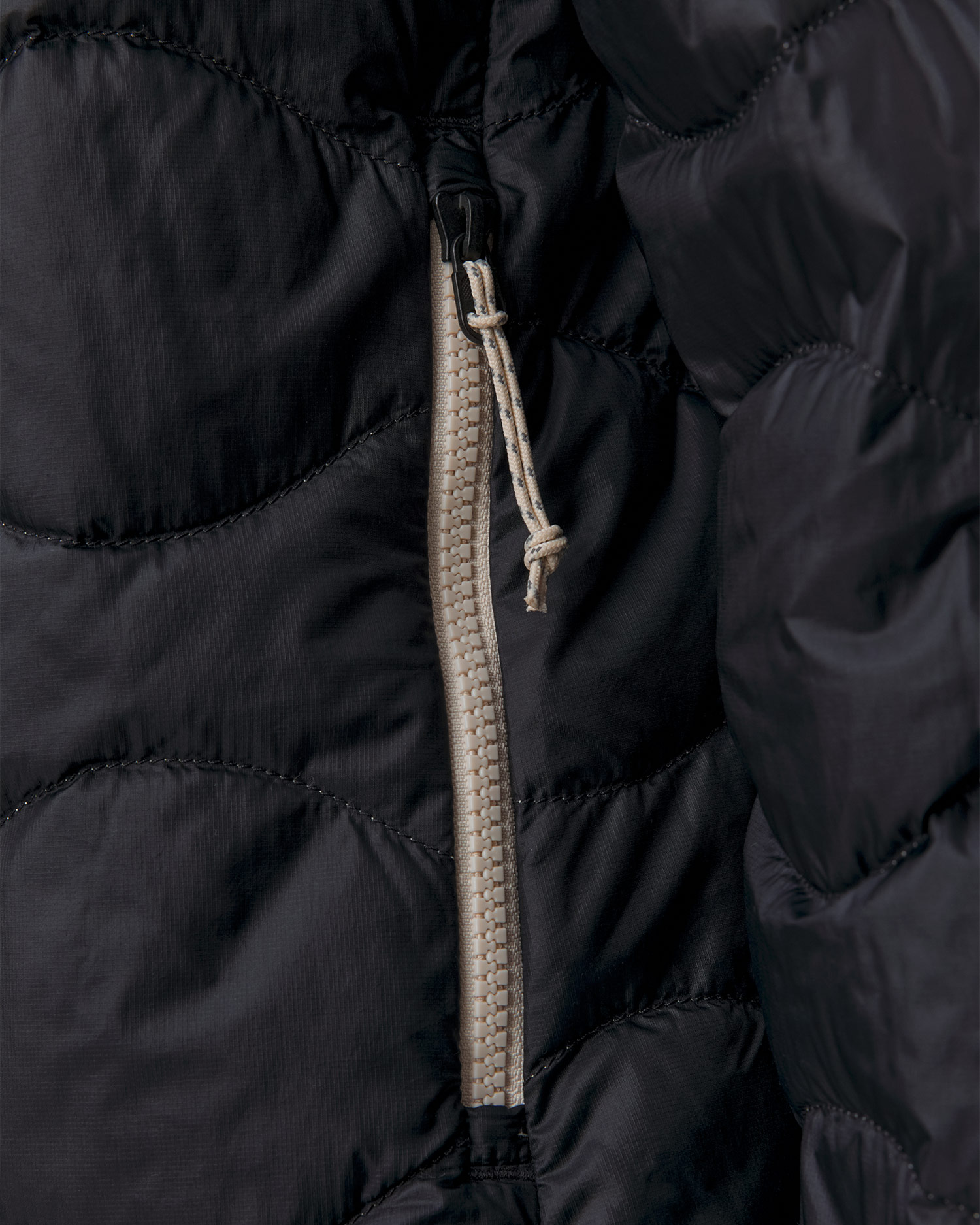 Women's down jacket Peak Performance W Helium Utility Down Hood black
