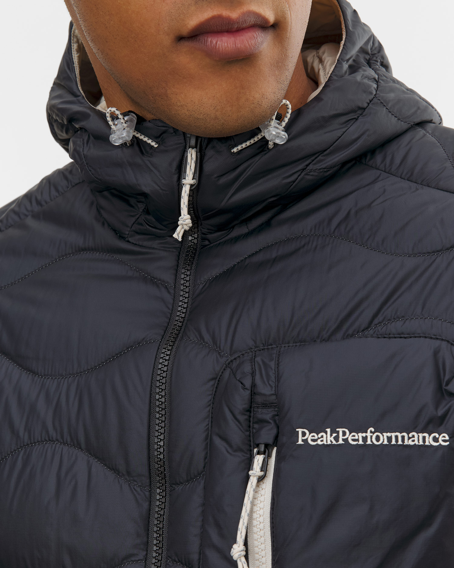 Pánska páperová bunda Peak Performance M Helium Utility Down Hood čierna