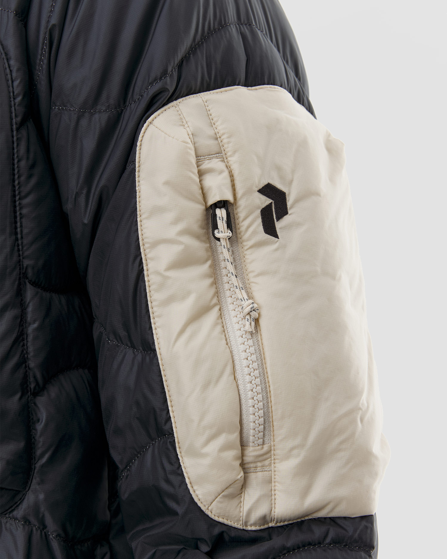 Pánska páperová bunda Peak Performance M Helium Utility Down Hood čierna