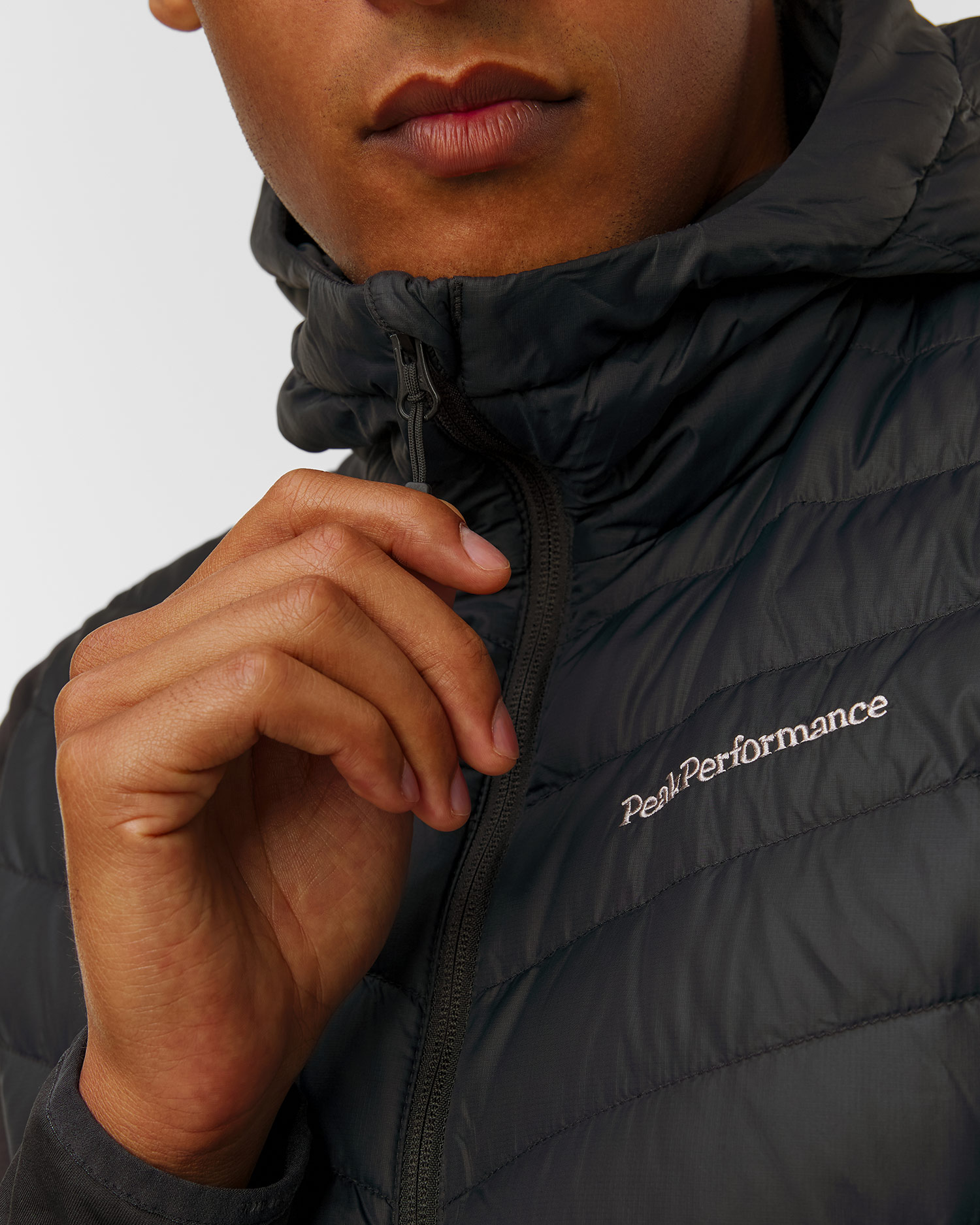 Pánska bunda Peak Performance Frost Down Hybrid Hood