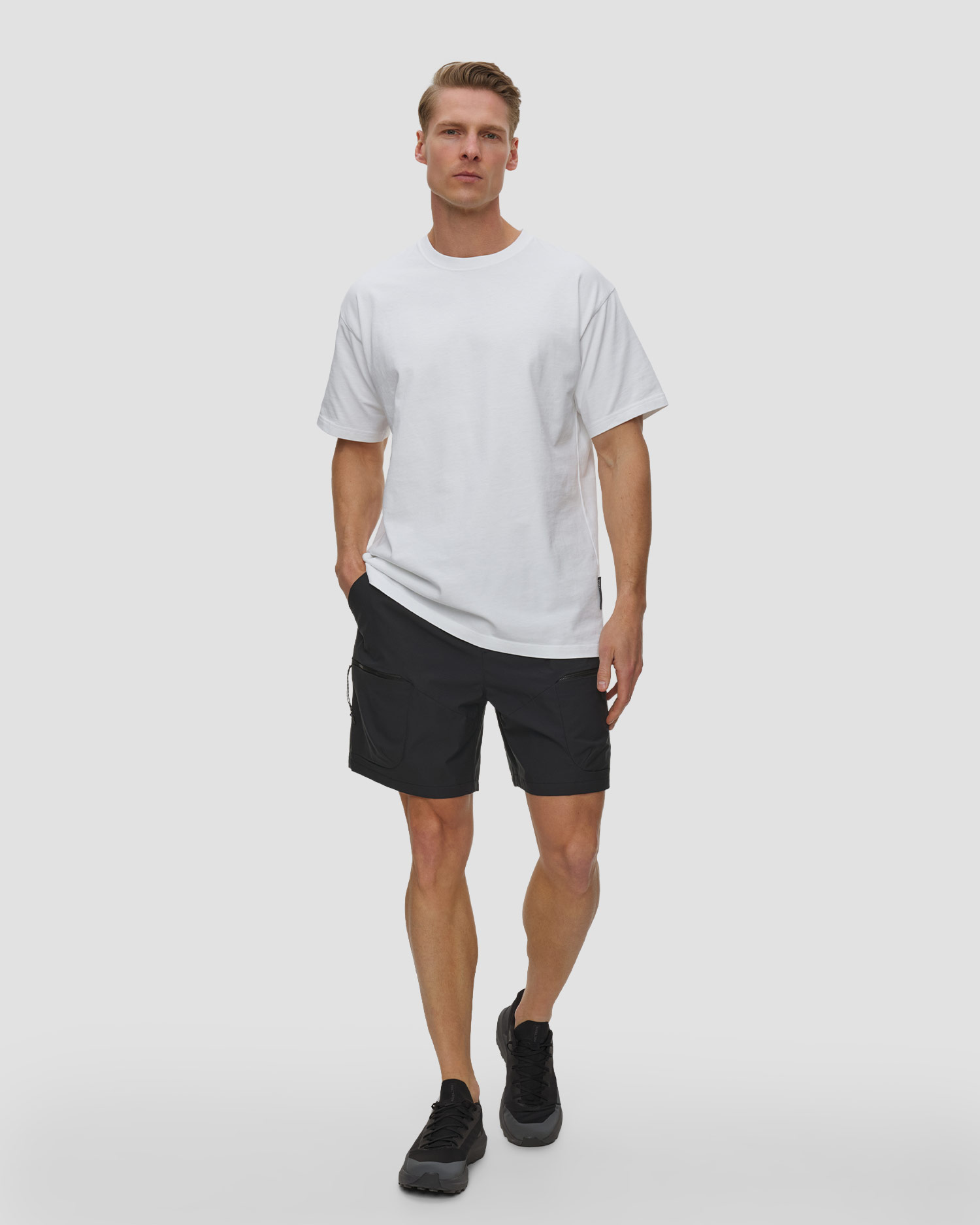 Men's Peak Performance M Outdoor Cargo Shorts black