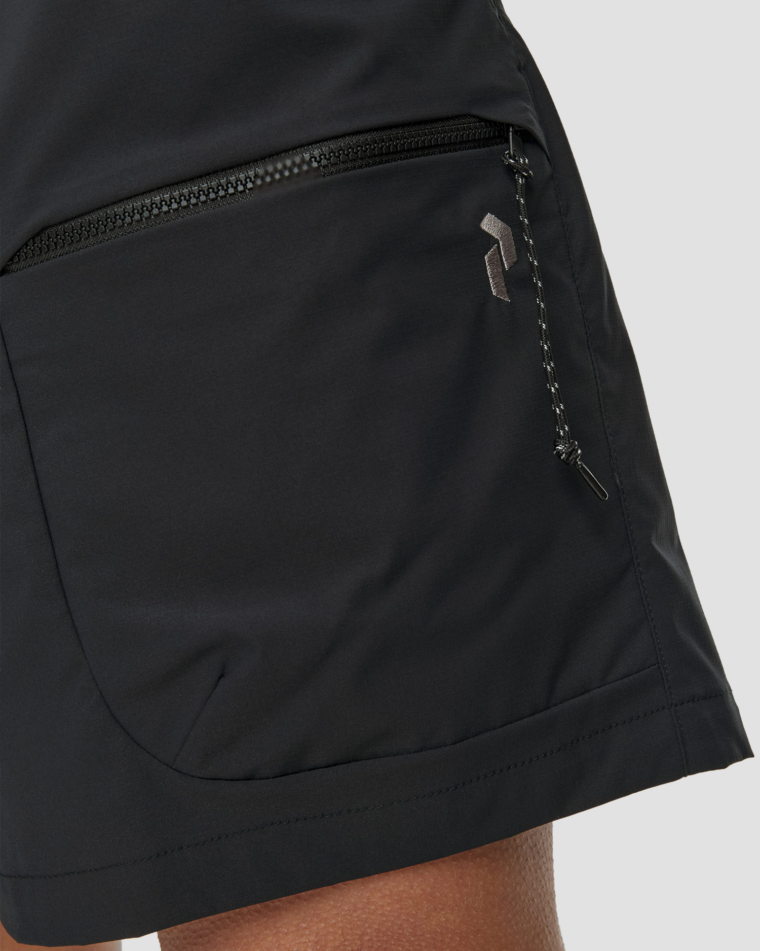 Men's Peak Performance M Outdoor Cargo Shorts black