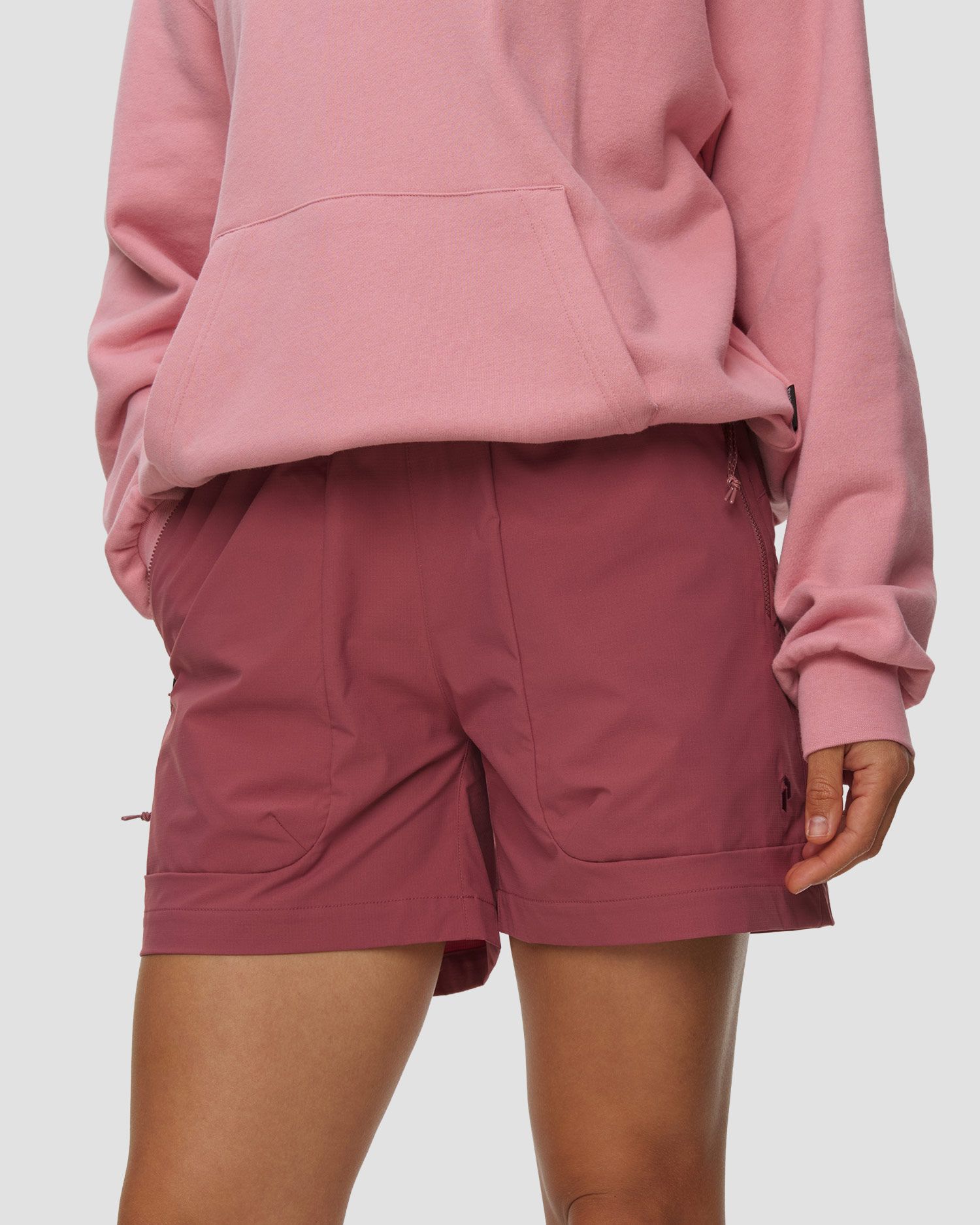 Spodenki trekkingowe damskie Peak Performance W Outdoor Cargo Shorts różowe