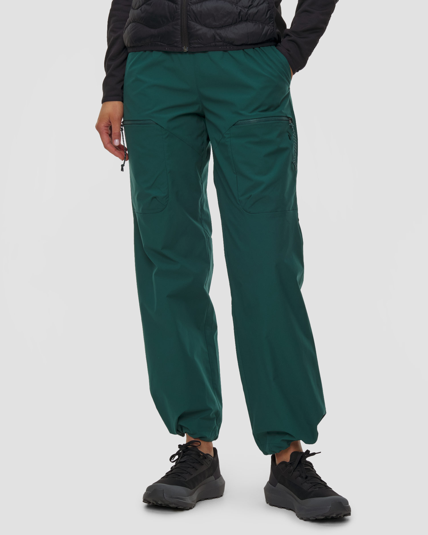 Pantaloni da trekking da donna Peak Performance W Outdoor Cargo Pants verdi