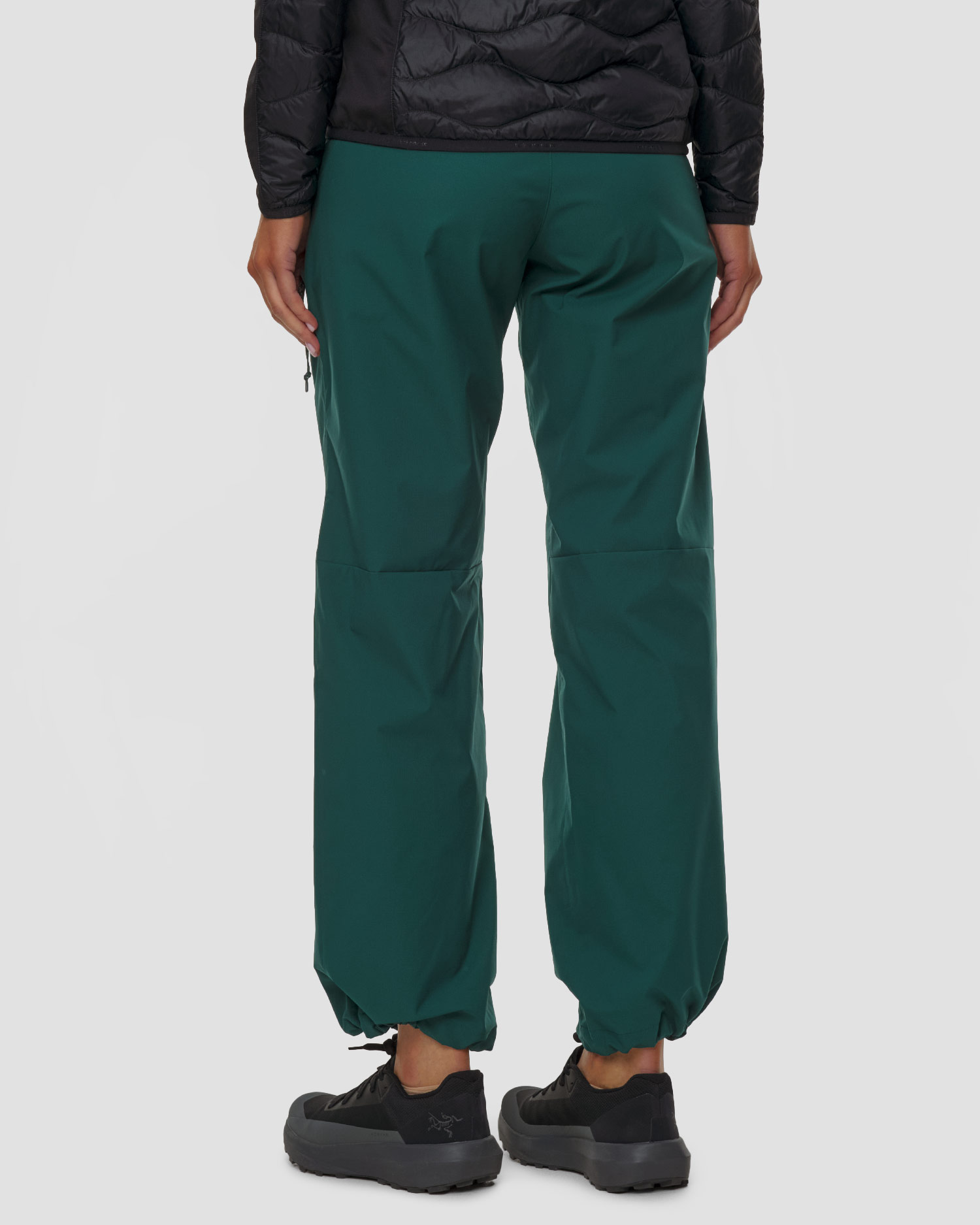 Pantaloni da trekking da donna Peak Performance W Outdoor Cargo Pants verdi
