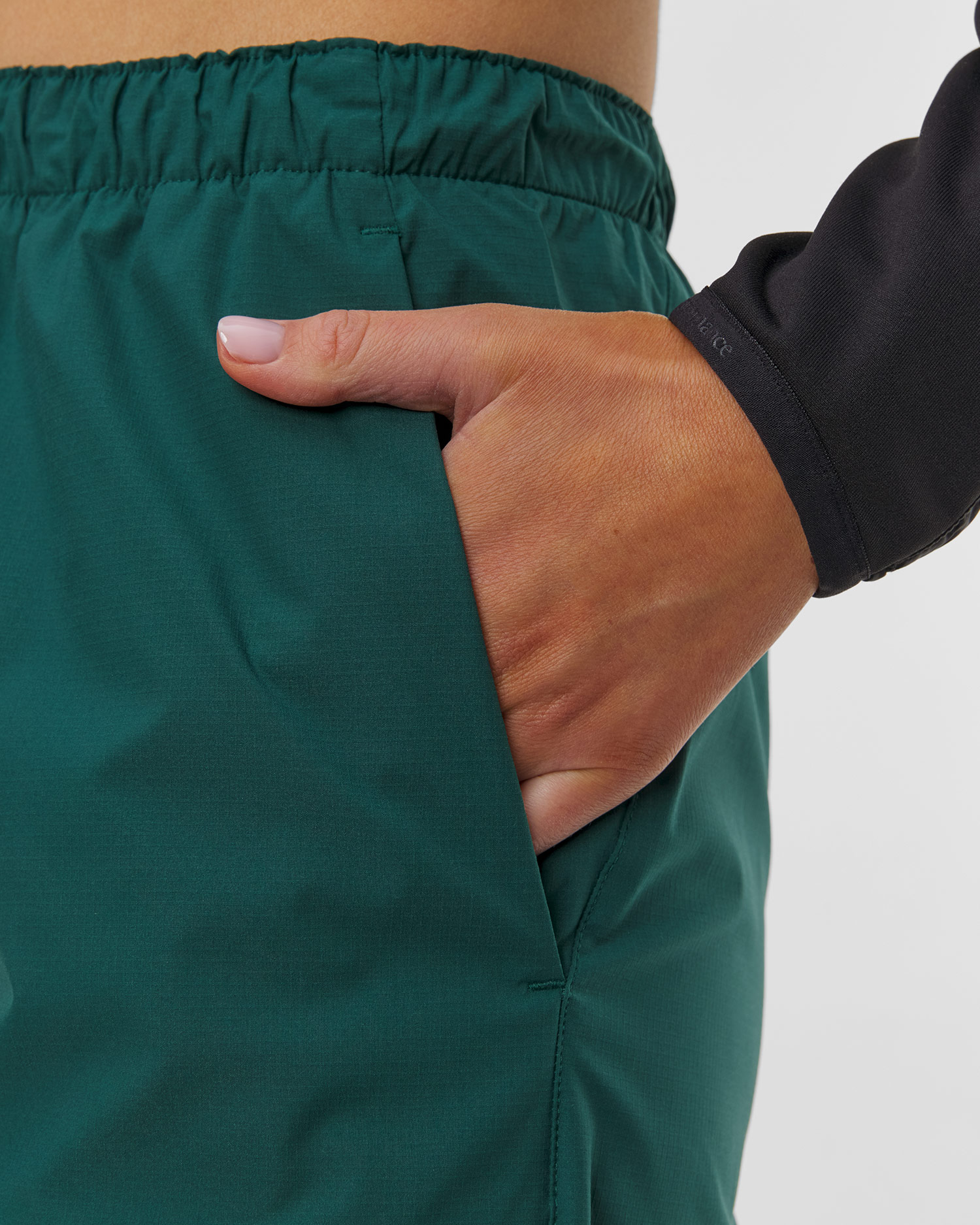 Pantaloni da trekking da donna Peak Performance W Outdoor Cargo Pants verdi