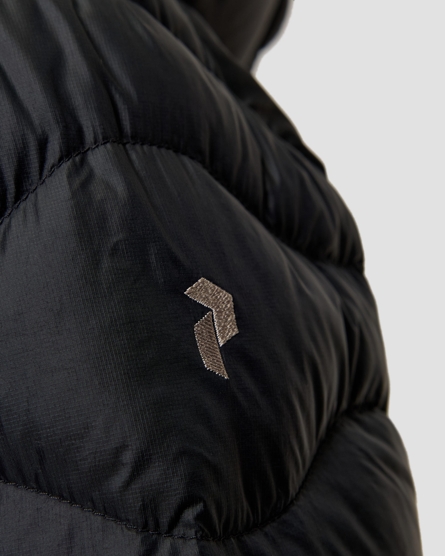 Dětská péřová bunda s kapucou Peak Performance Helium Down Hood Jacket v černé barvě