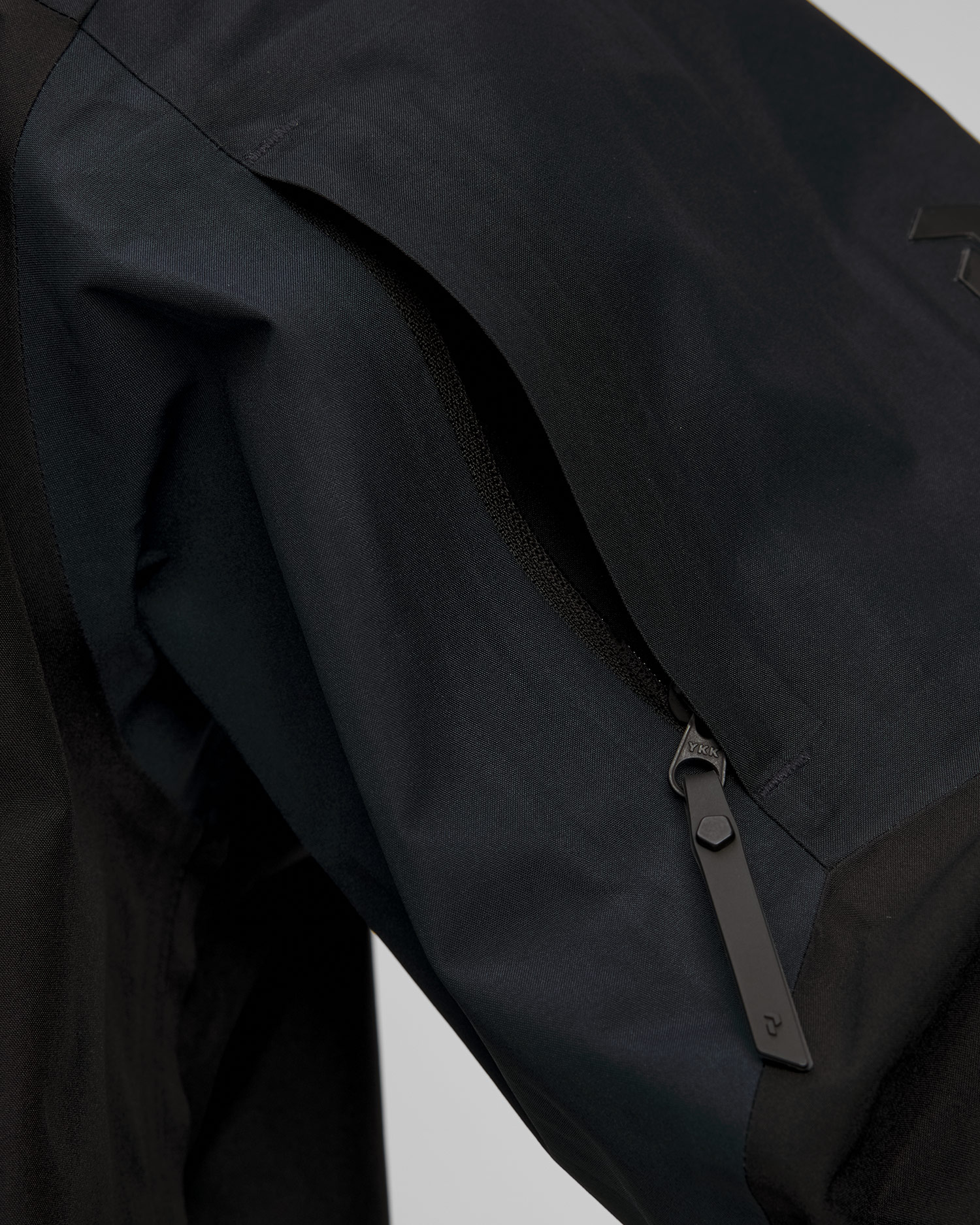 Černá pánská hardshellová lyžařská bunda Peak Performance Gravity Gore-Tex 3L