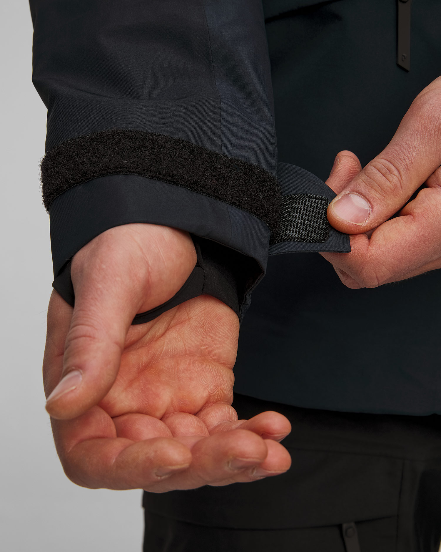 Černá pánská hardshellová lyžařská bunda Peak Performance Gravity Gore-Tex 3L