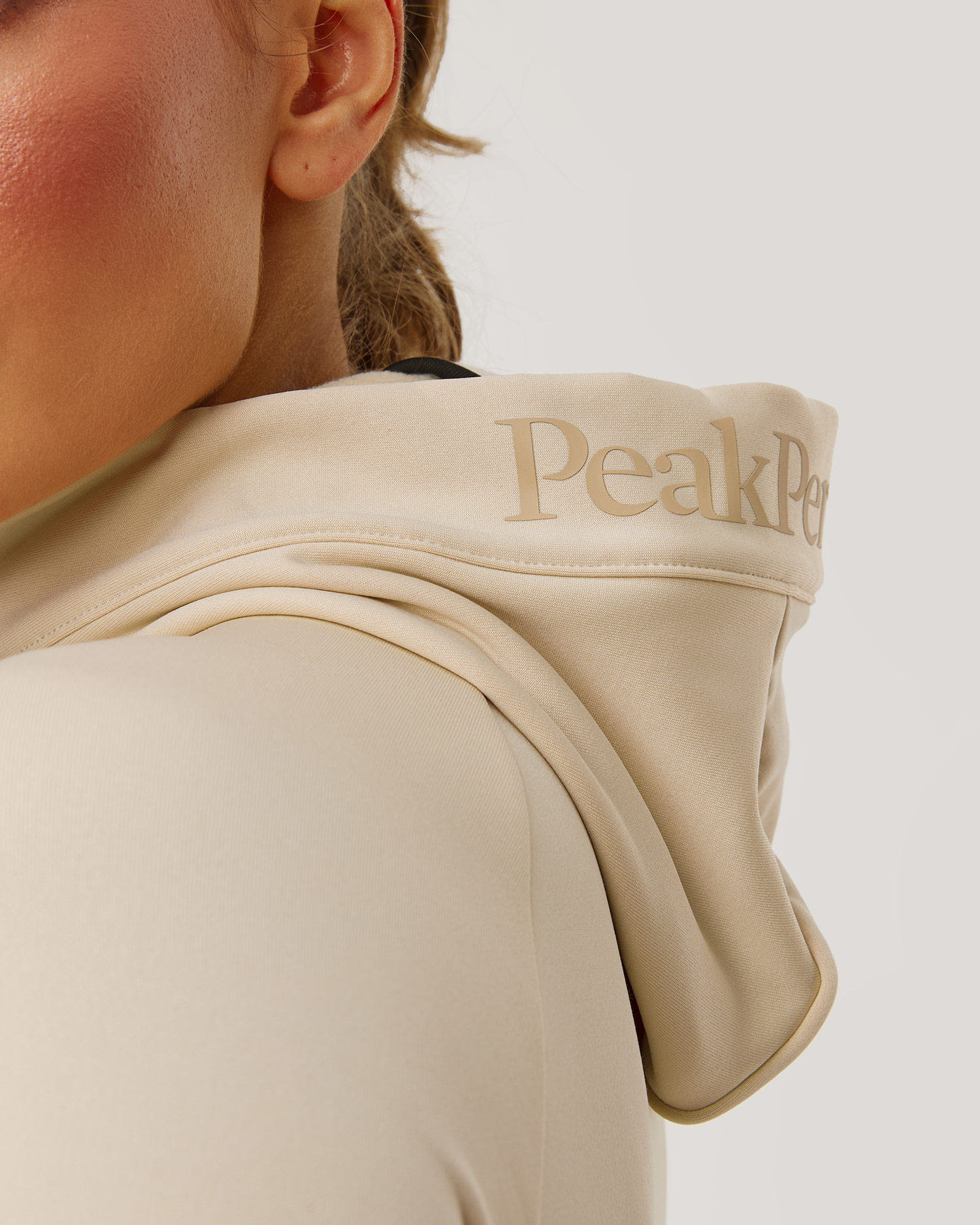Peak Performance W Rider Essentials Zip Hood Kapuzenpullover für Damen in Beige